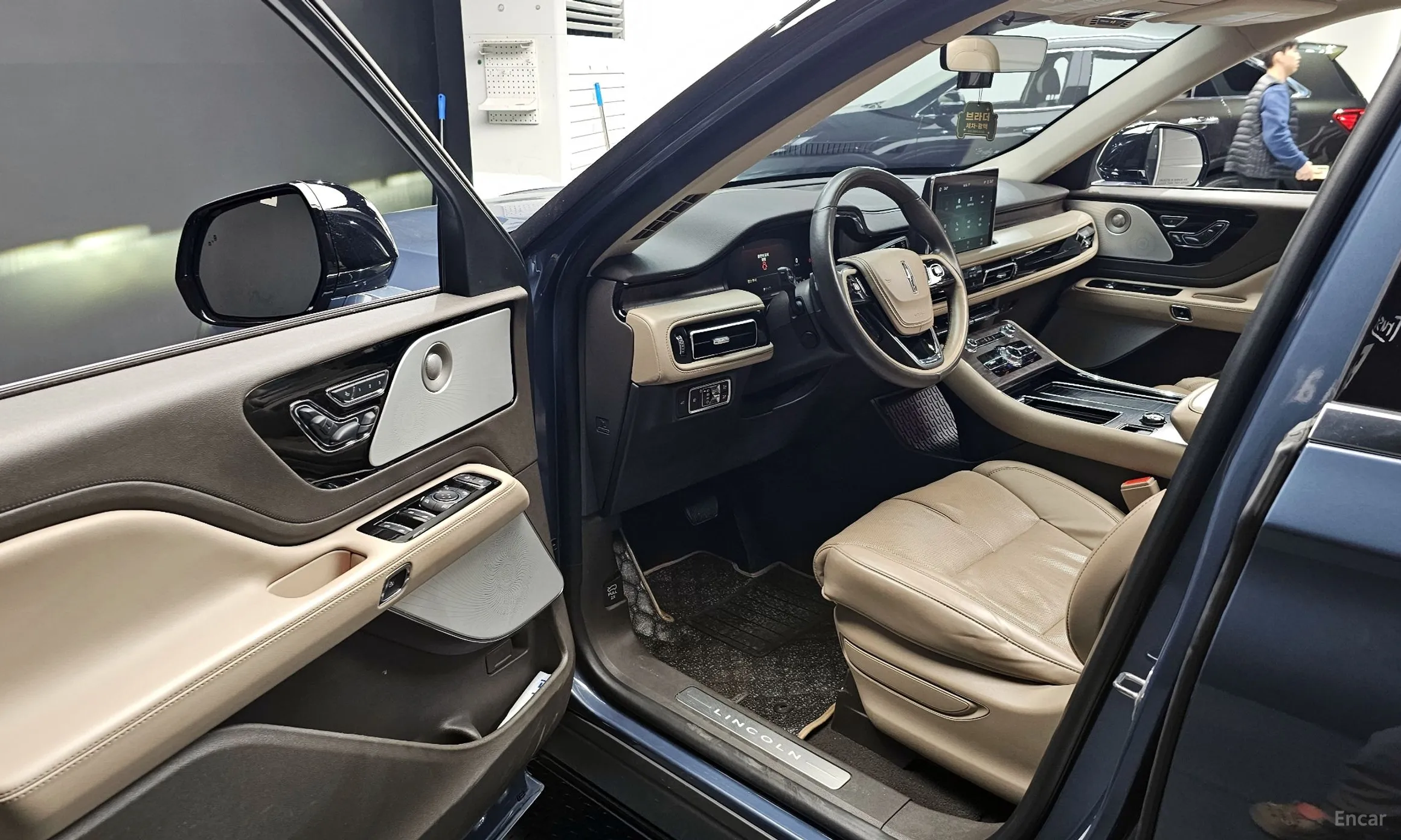 Lincoln Aviator 2nd Generation превью 10