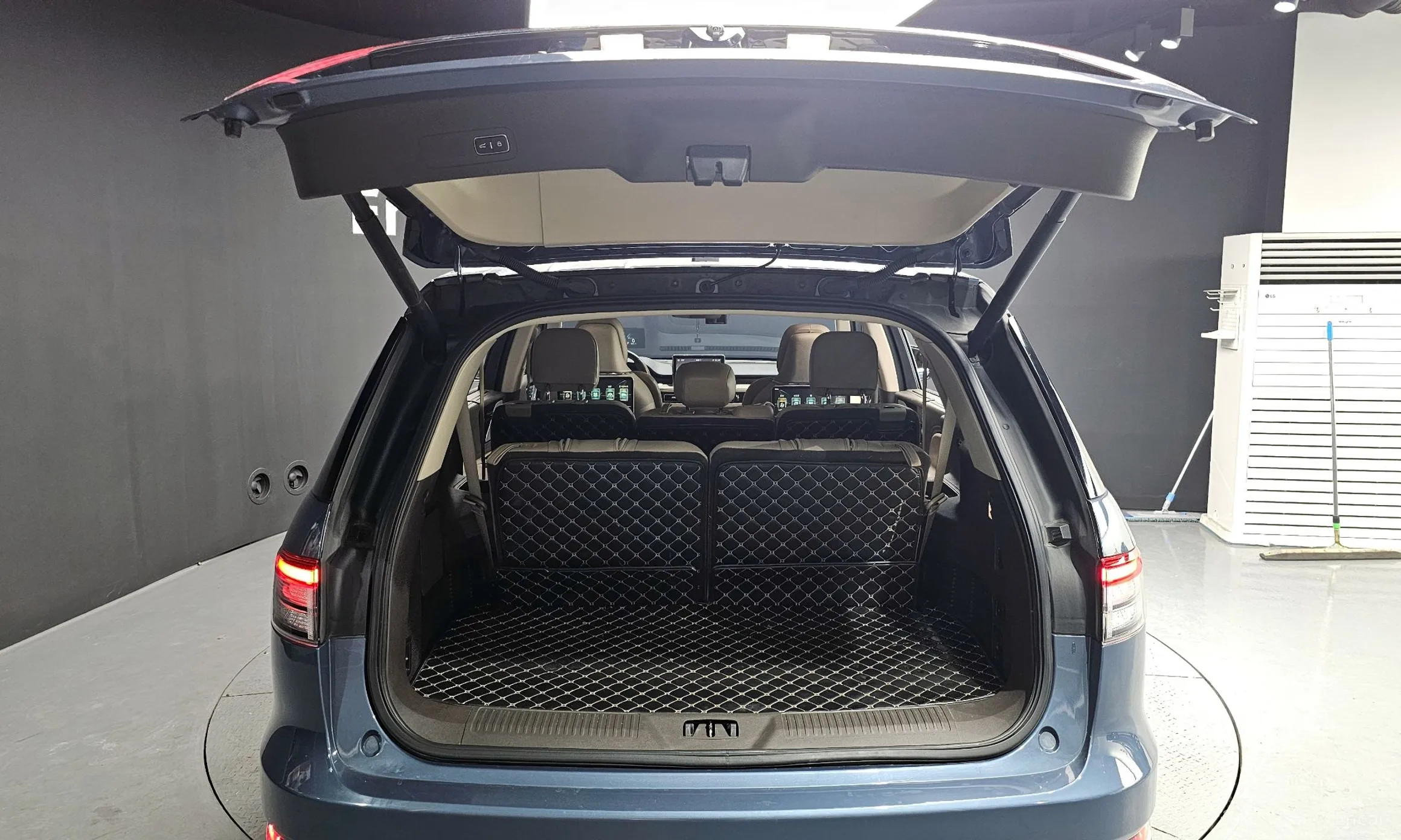 Lincoln Aviator 2nd Generation превью 20
