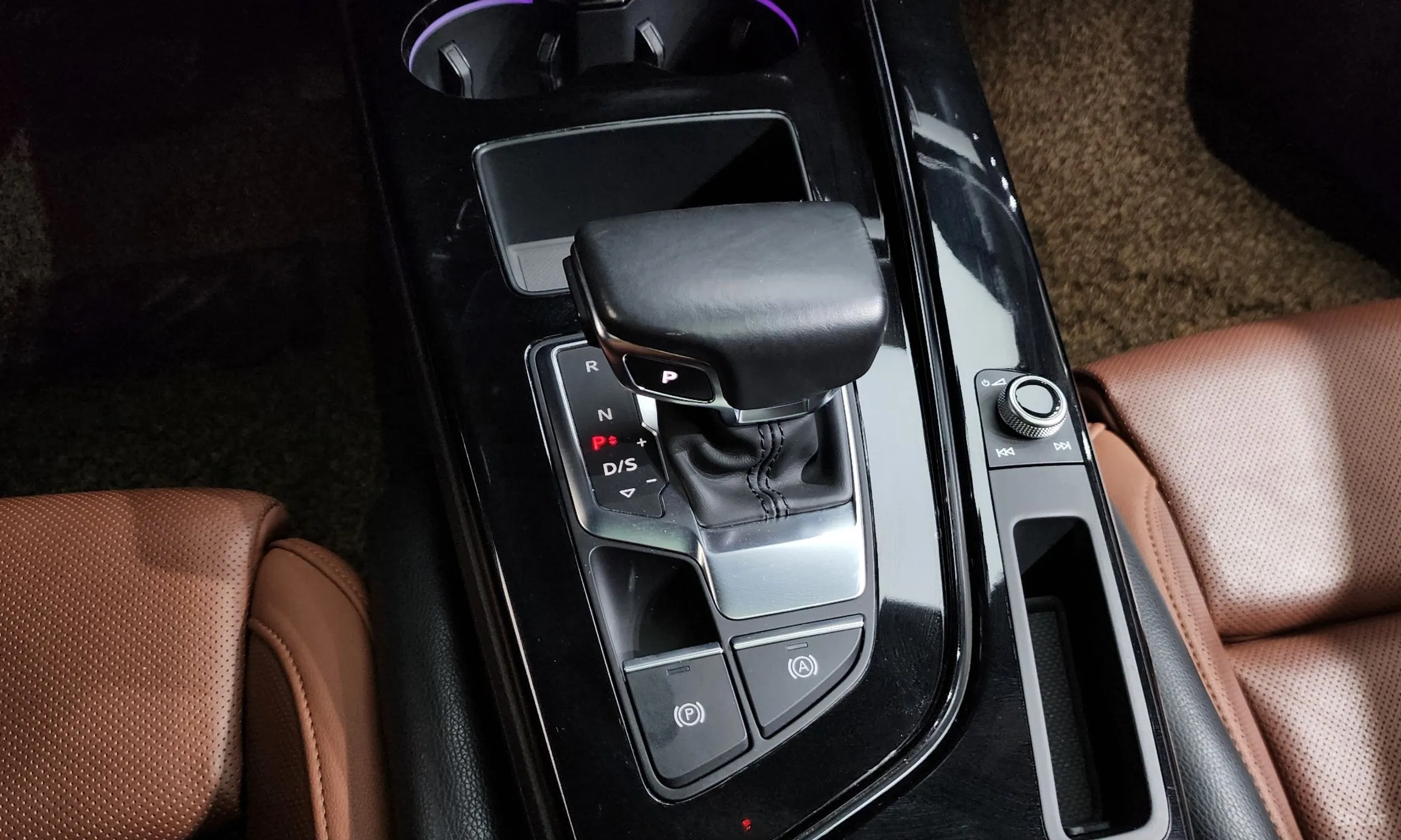 Audi A4 (B9) превью 9