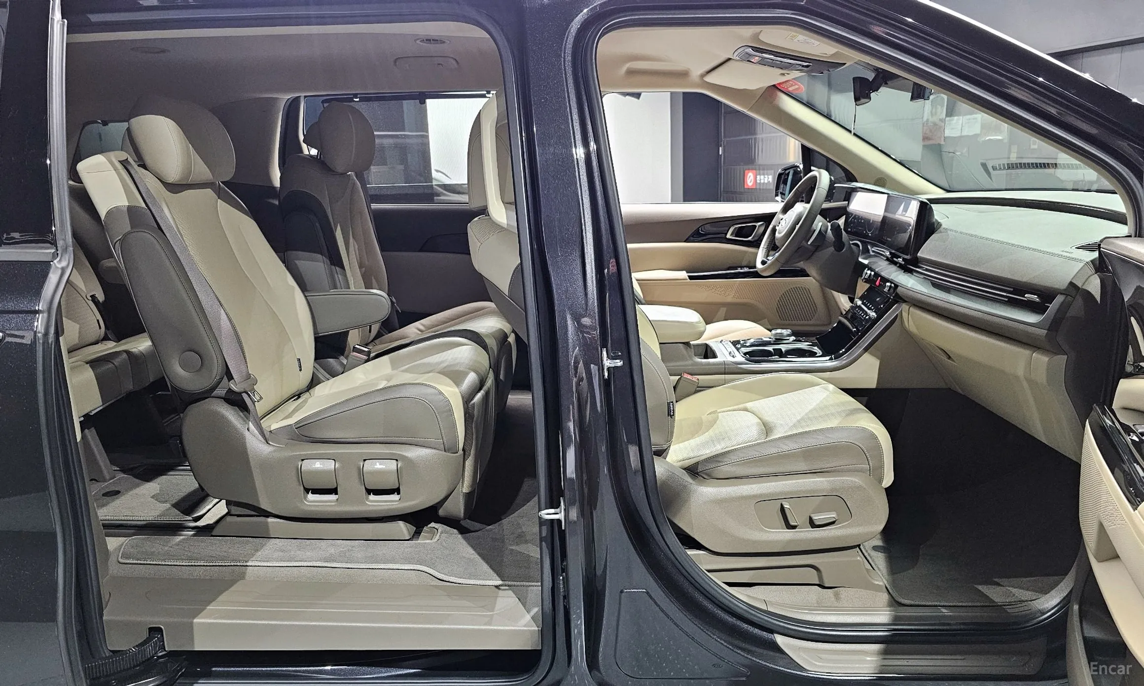 Kia Carnival Gen 4 превью 10