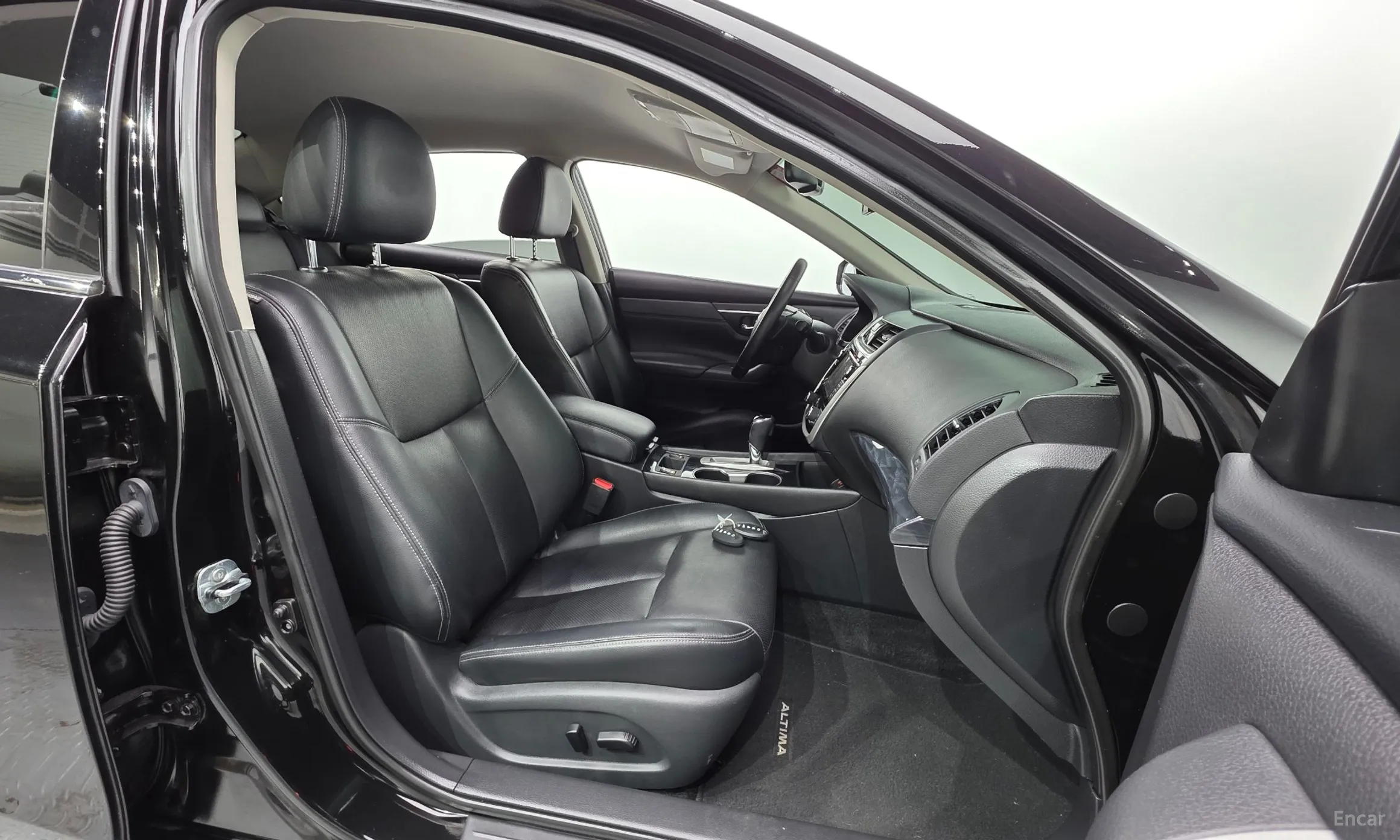 Nissan Altima превью 10