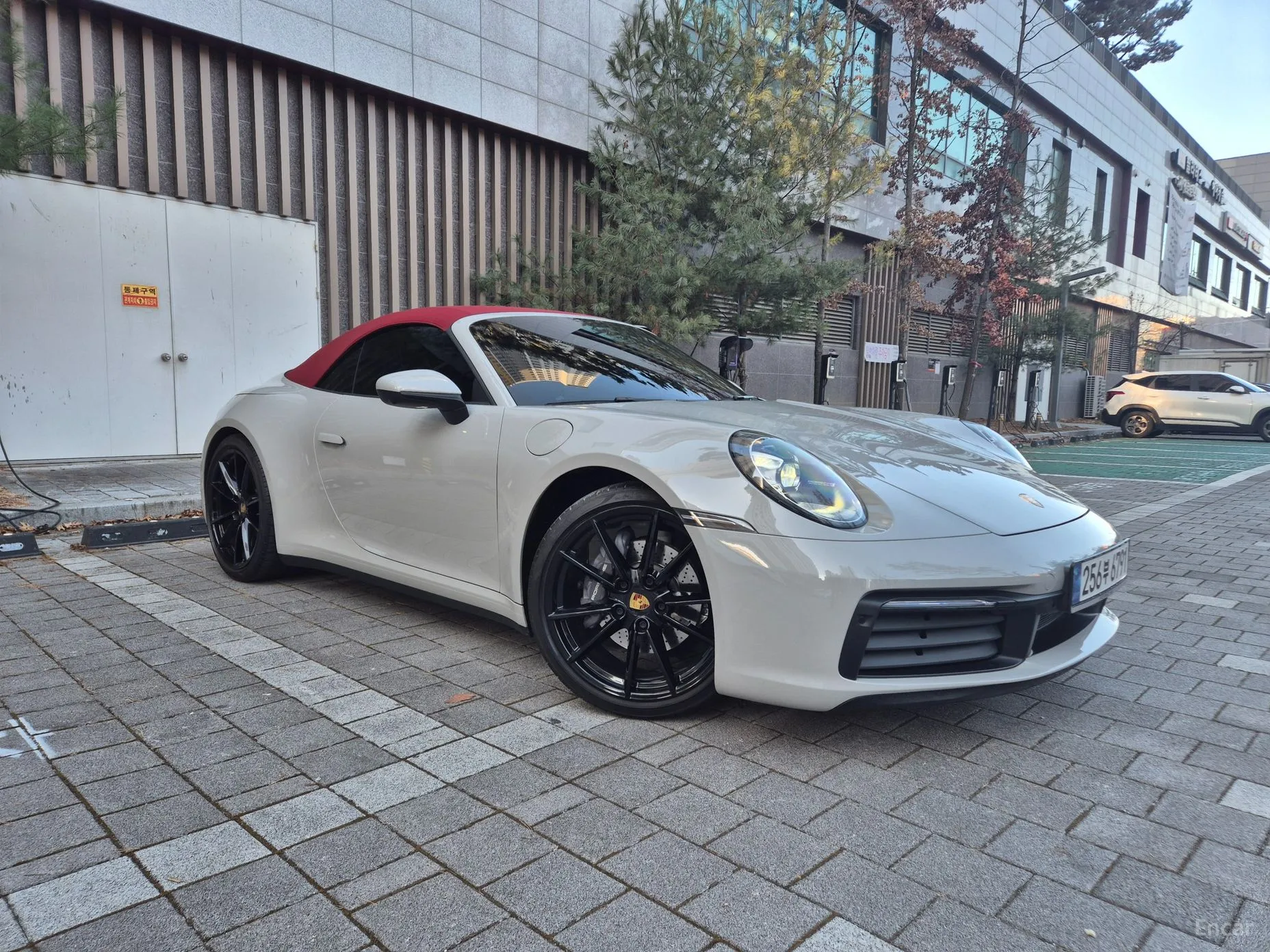 911 (992)