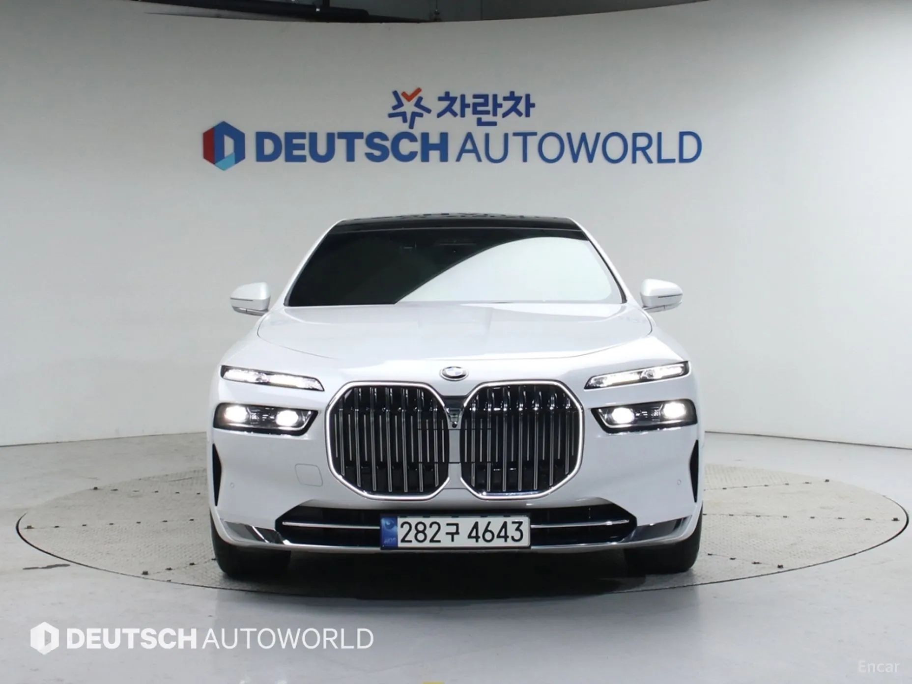 BMW 7 Series (G70) превью 3