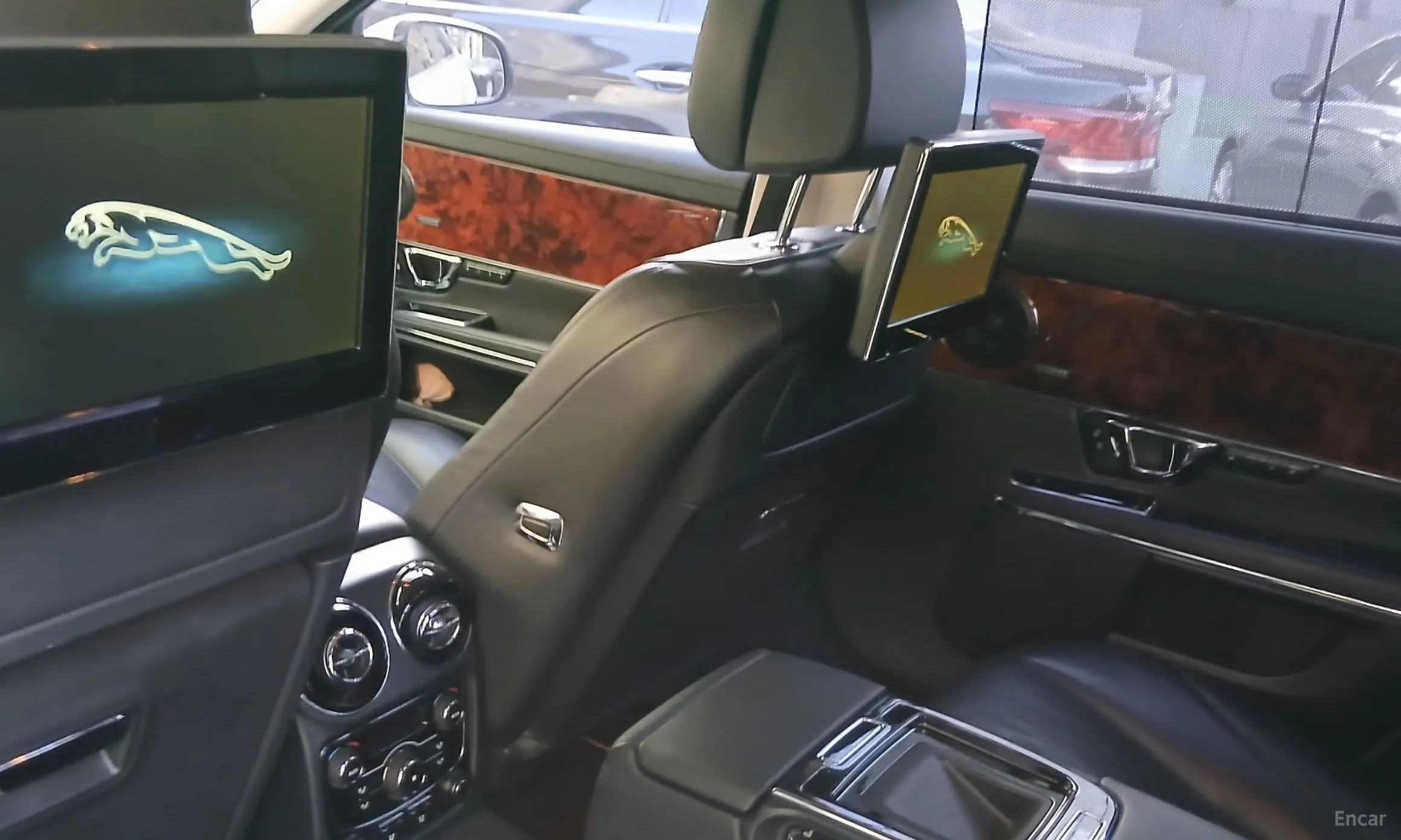 Jaguar All New XJ превью 17