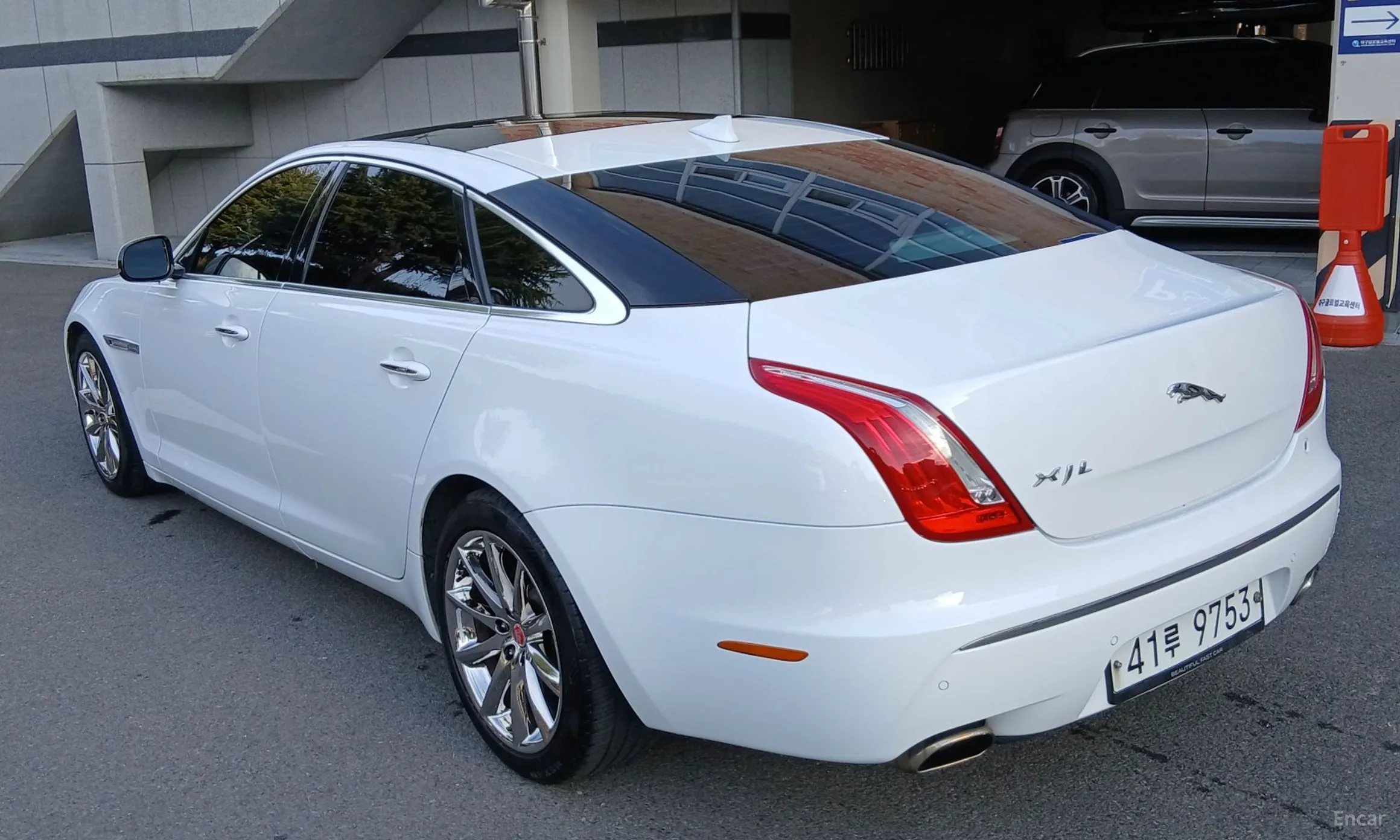 Jaguar All New XJ превью 6