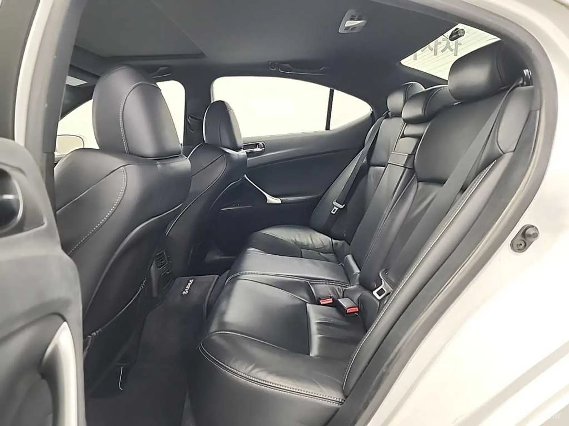 Lexus IS250 превью 12