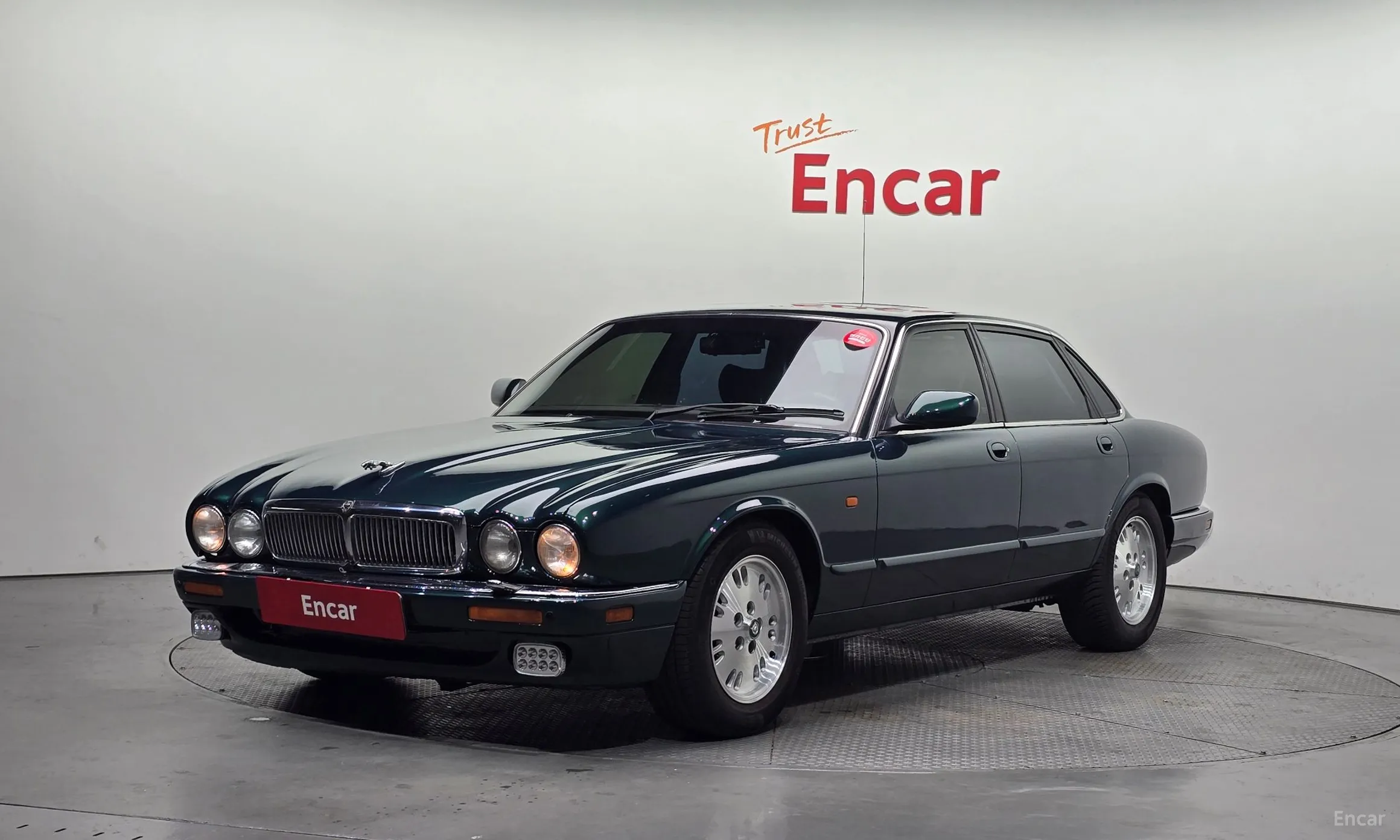 Jaguar XJ-6