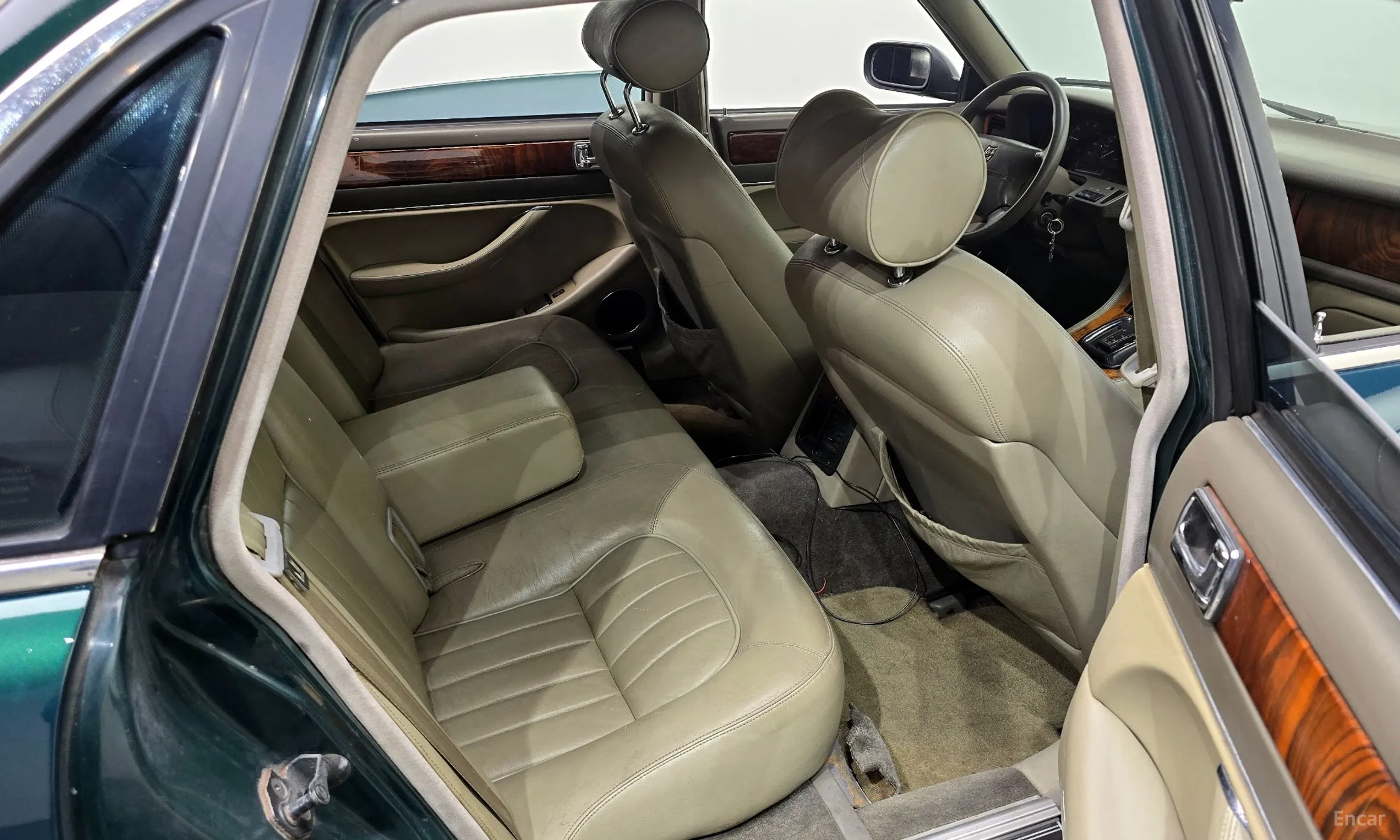 Jaguar XJ-6 превью 13