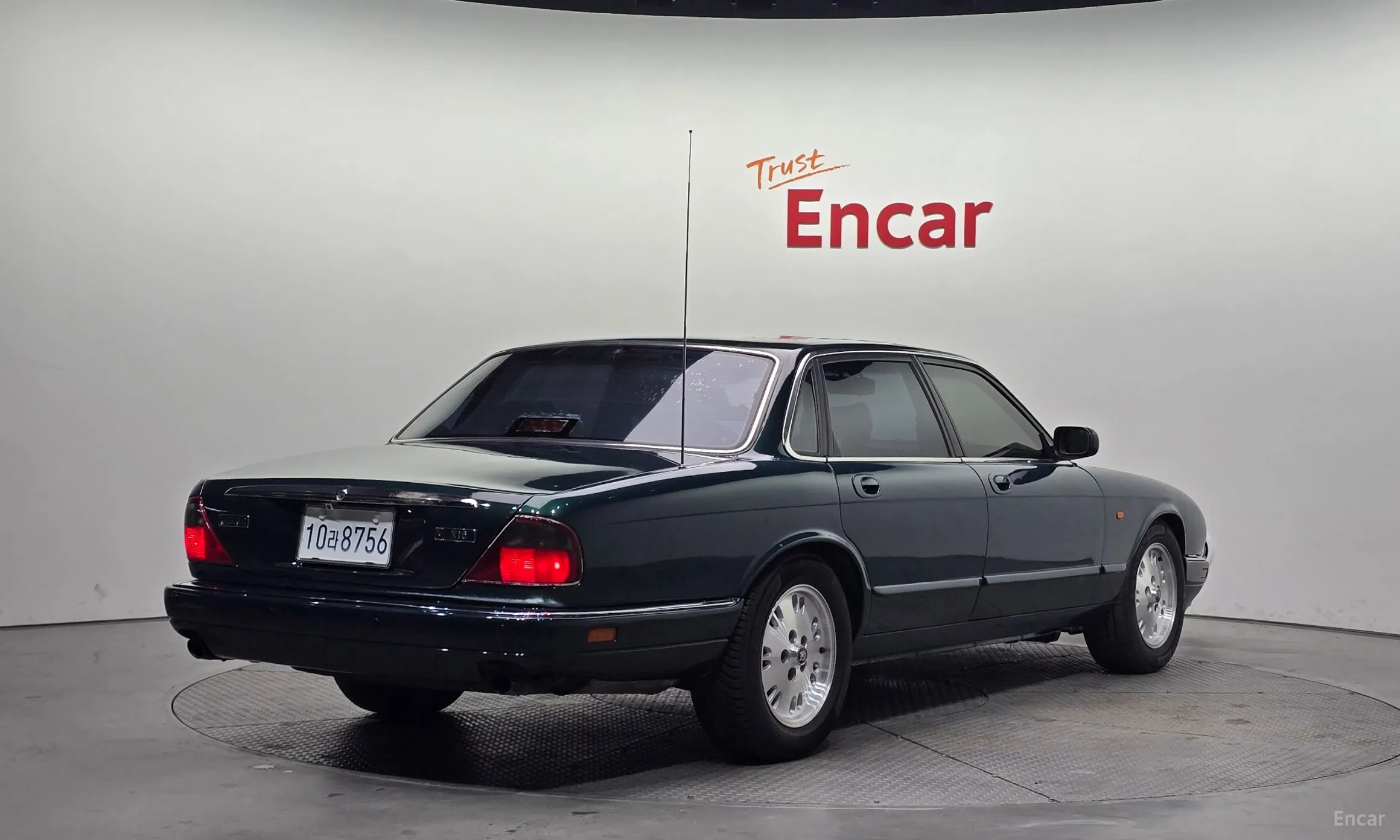 Jaguar XJ-6