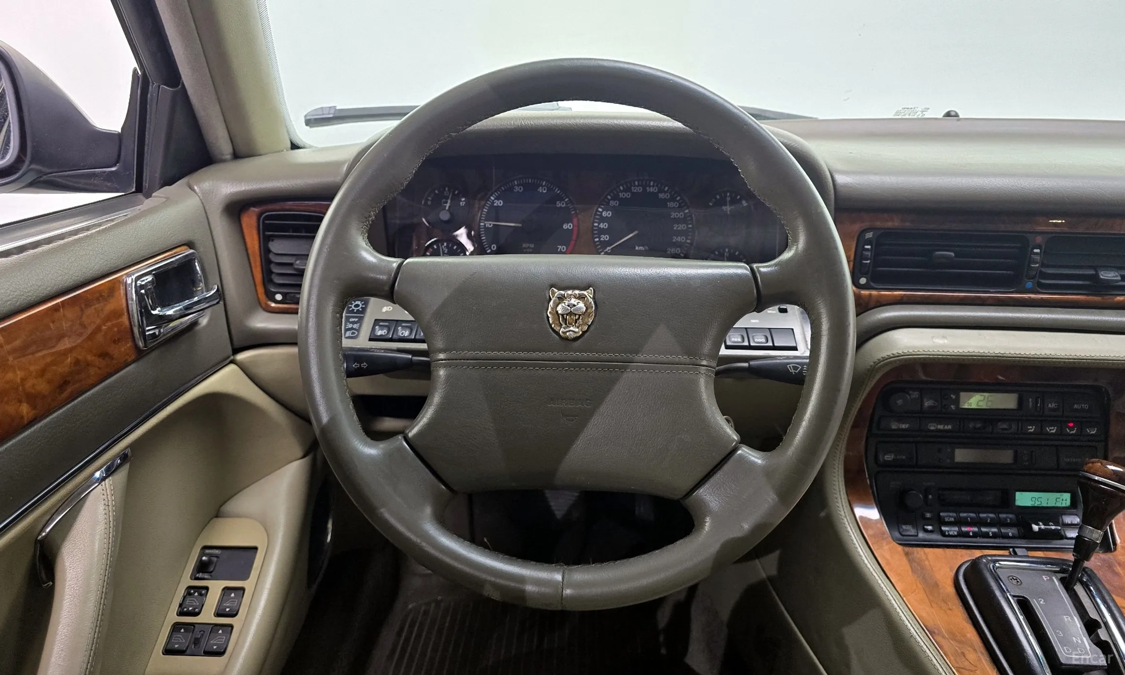 Jaguar XJ-6 превью 16