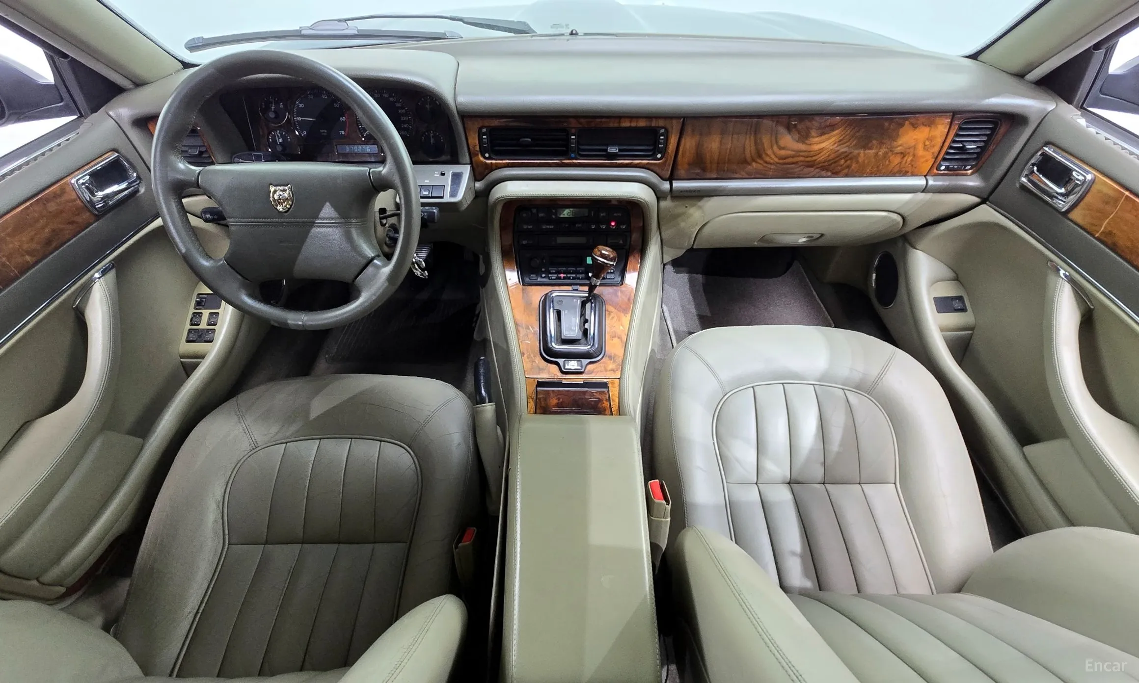 Jaguar XJ-6 превью 7