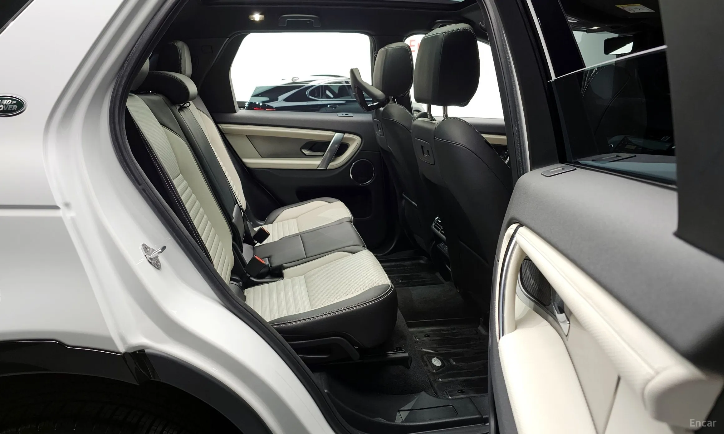 Land Rover Discovery Sports превью 12