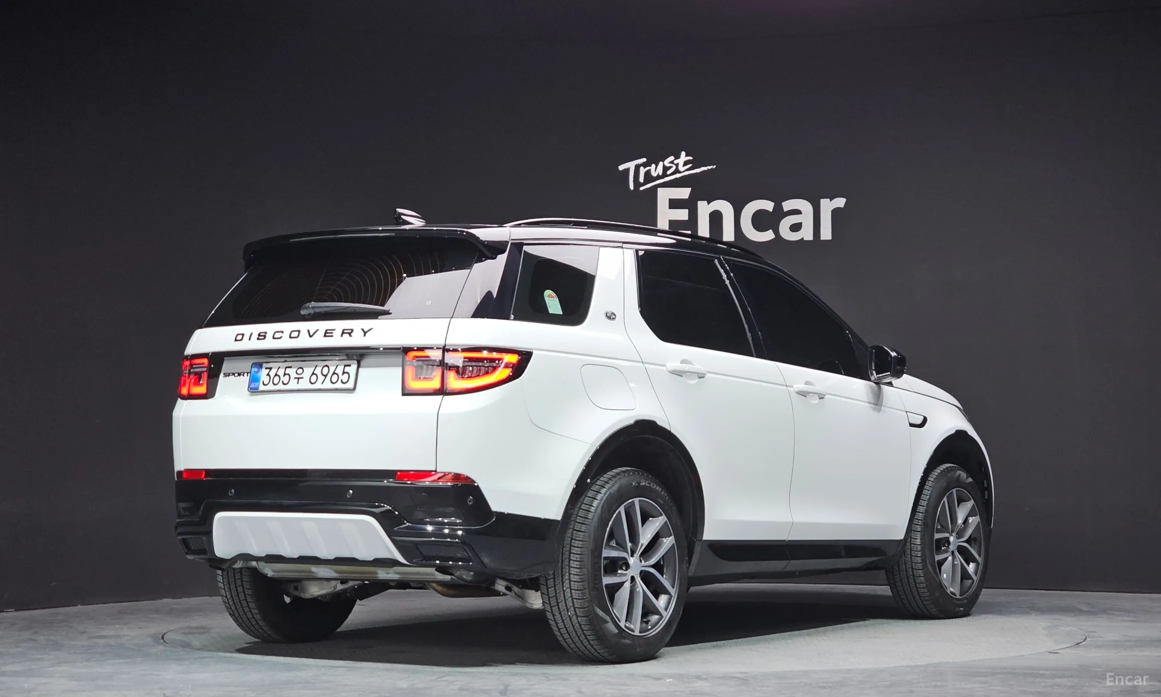 Land Rover Discovery Sports превью 2