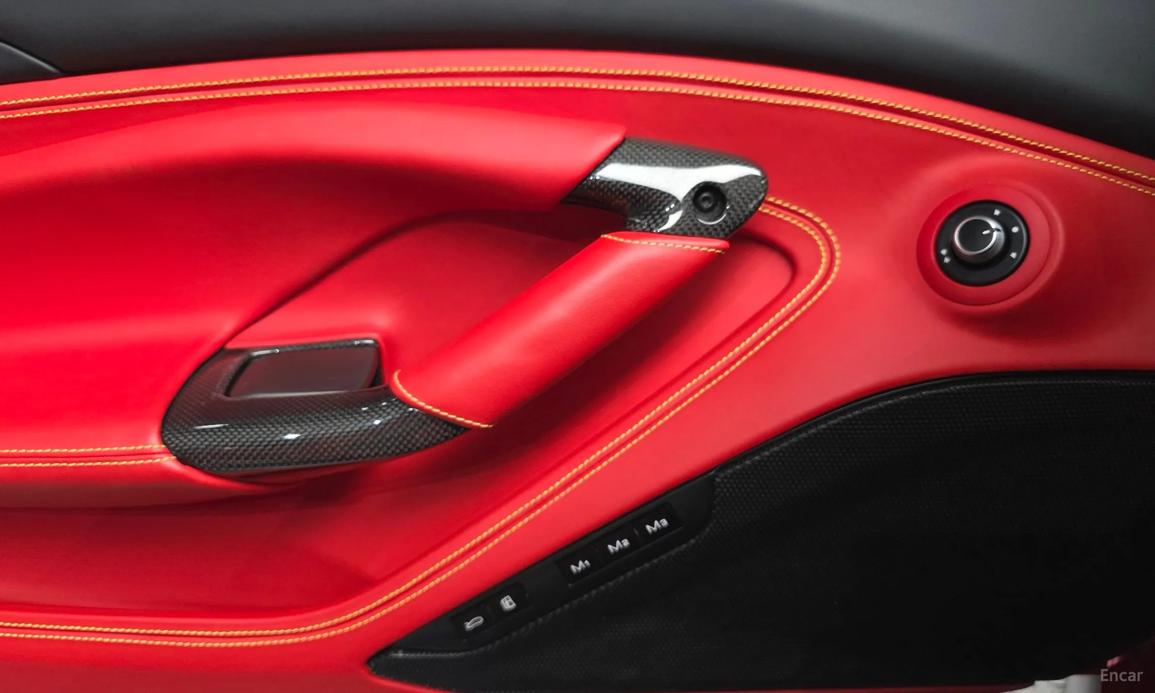 Ferrari F8 Tributo превью 12