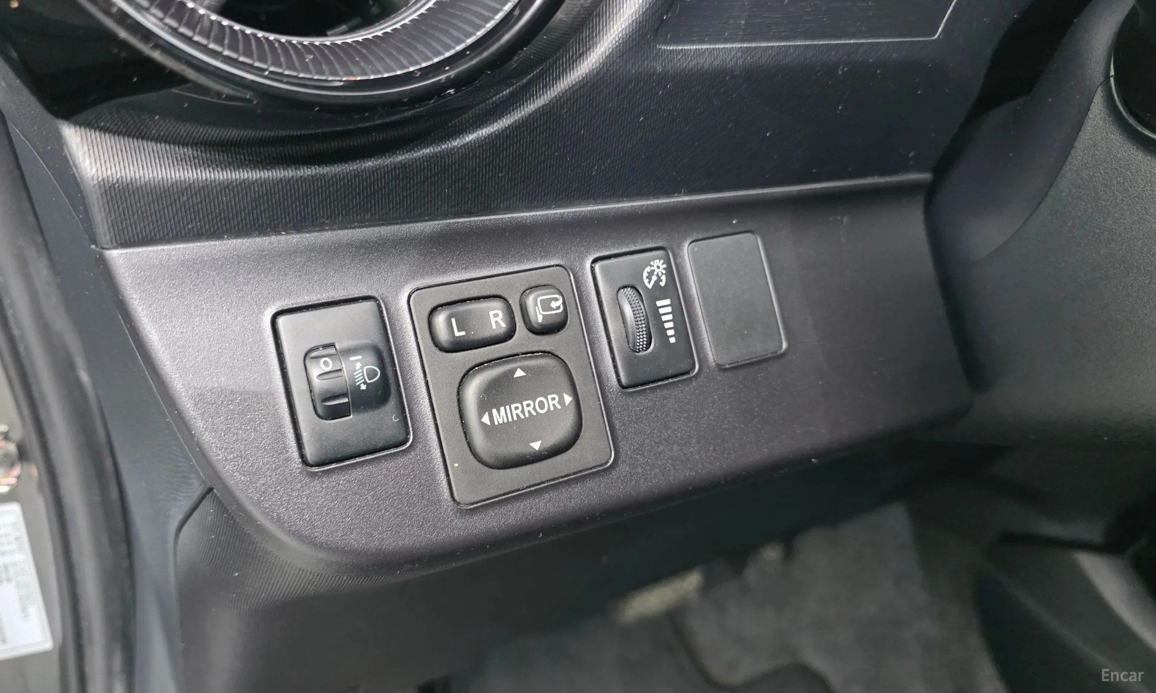 Toyota Prius C превью 13