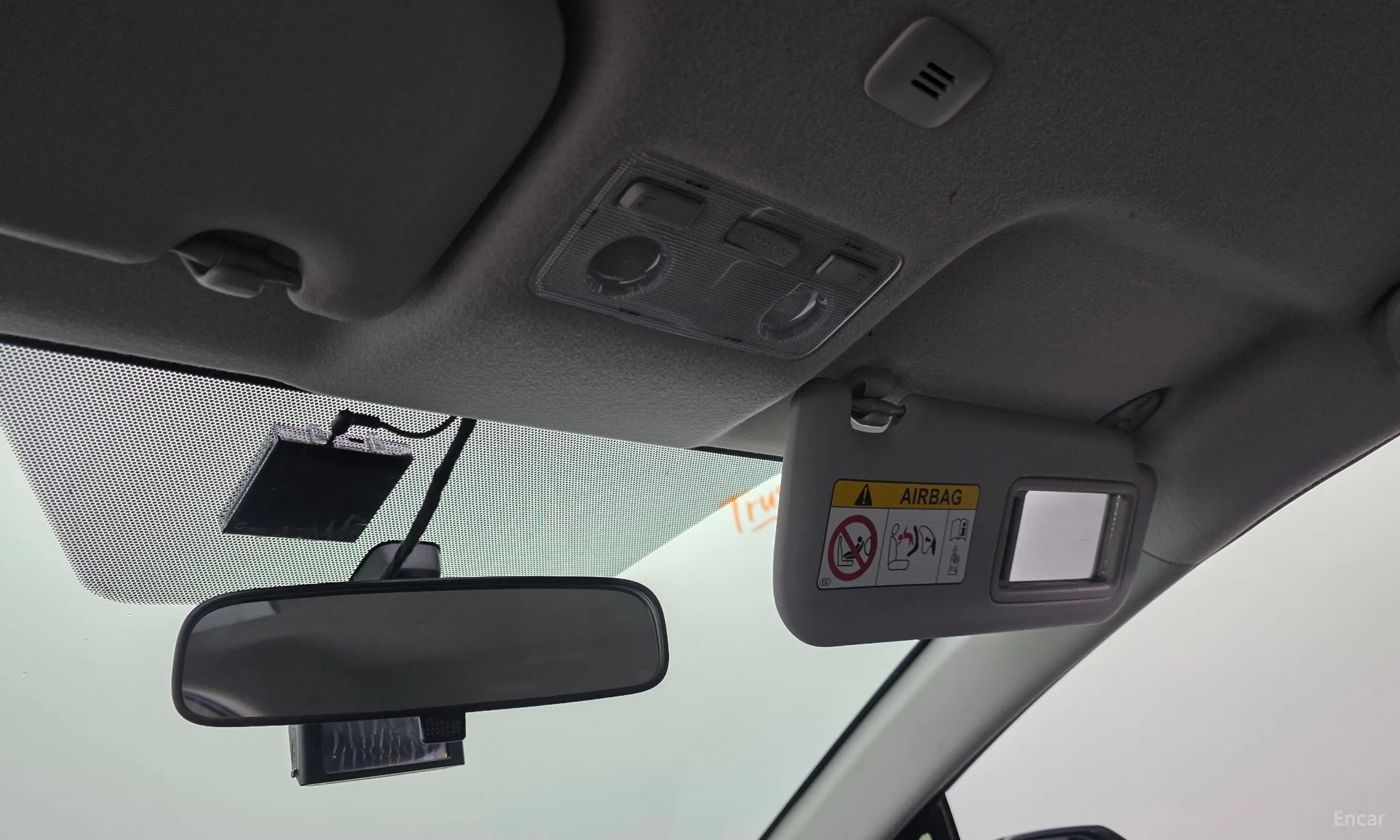 Toyota Prius C превью 17