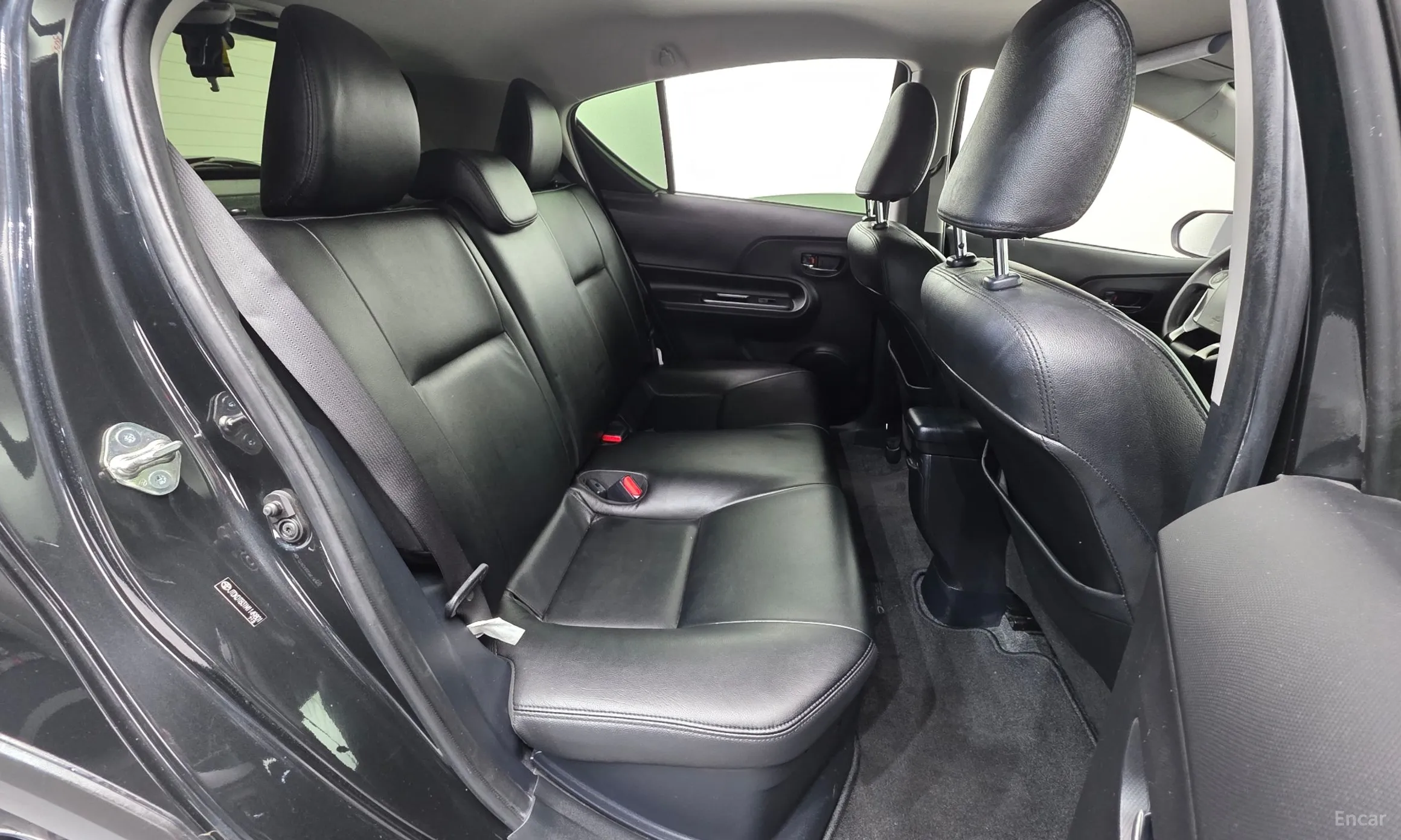 Toyota Prius C превью 19