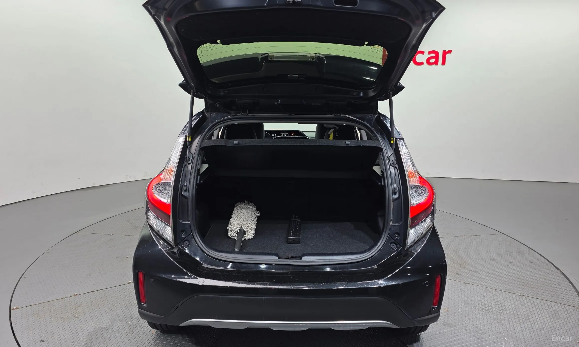 Toyota Prius C превью 20