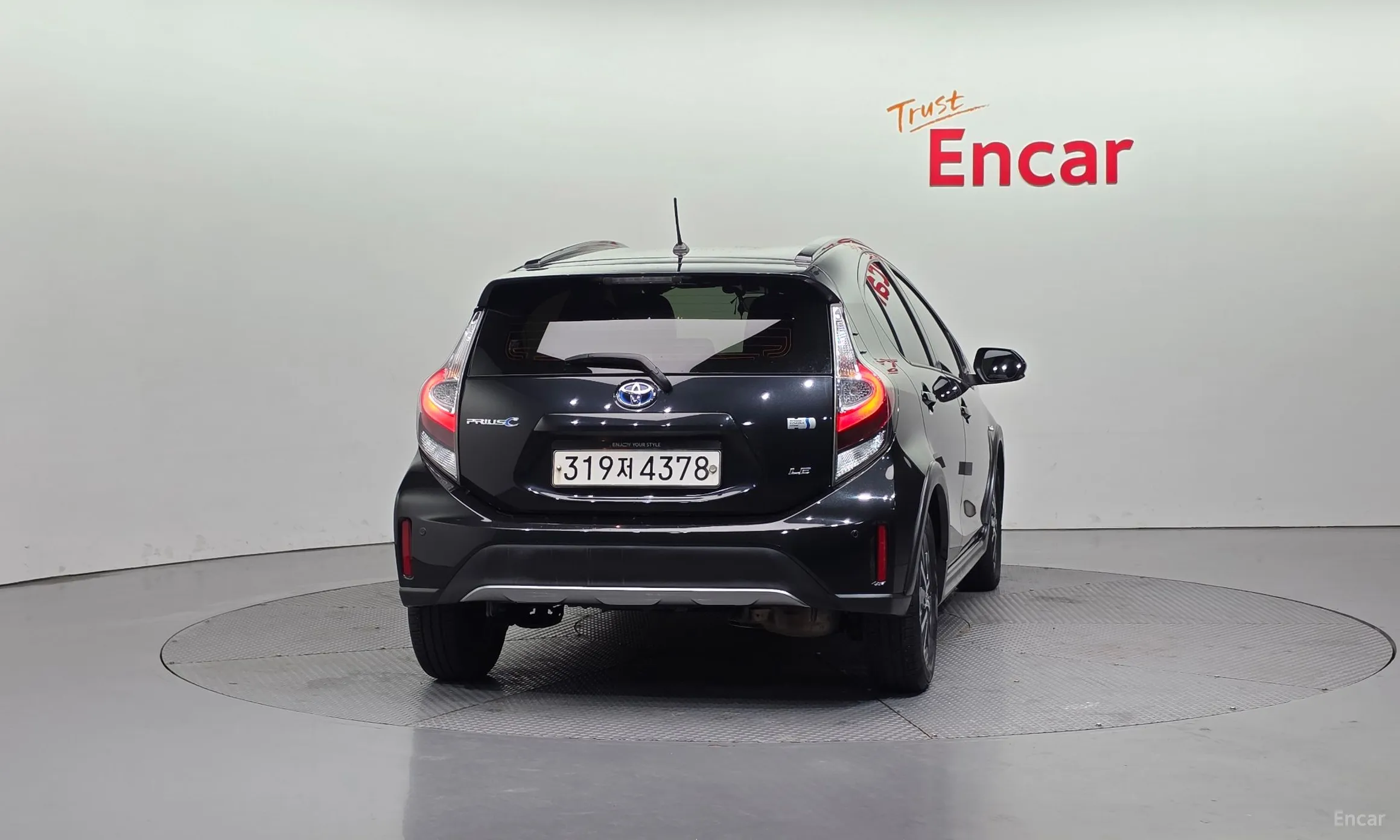 Toyota Prius C превью 4
