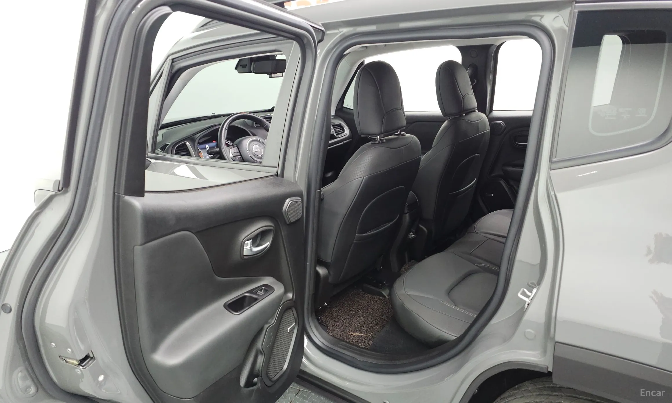 Jeep Renegade превью 12