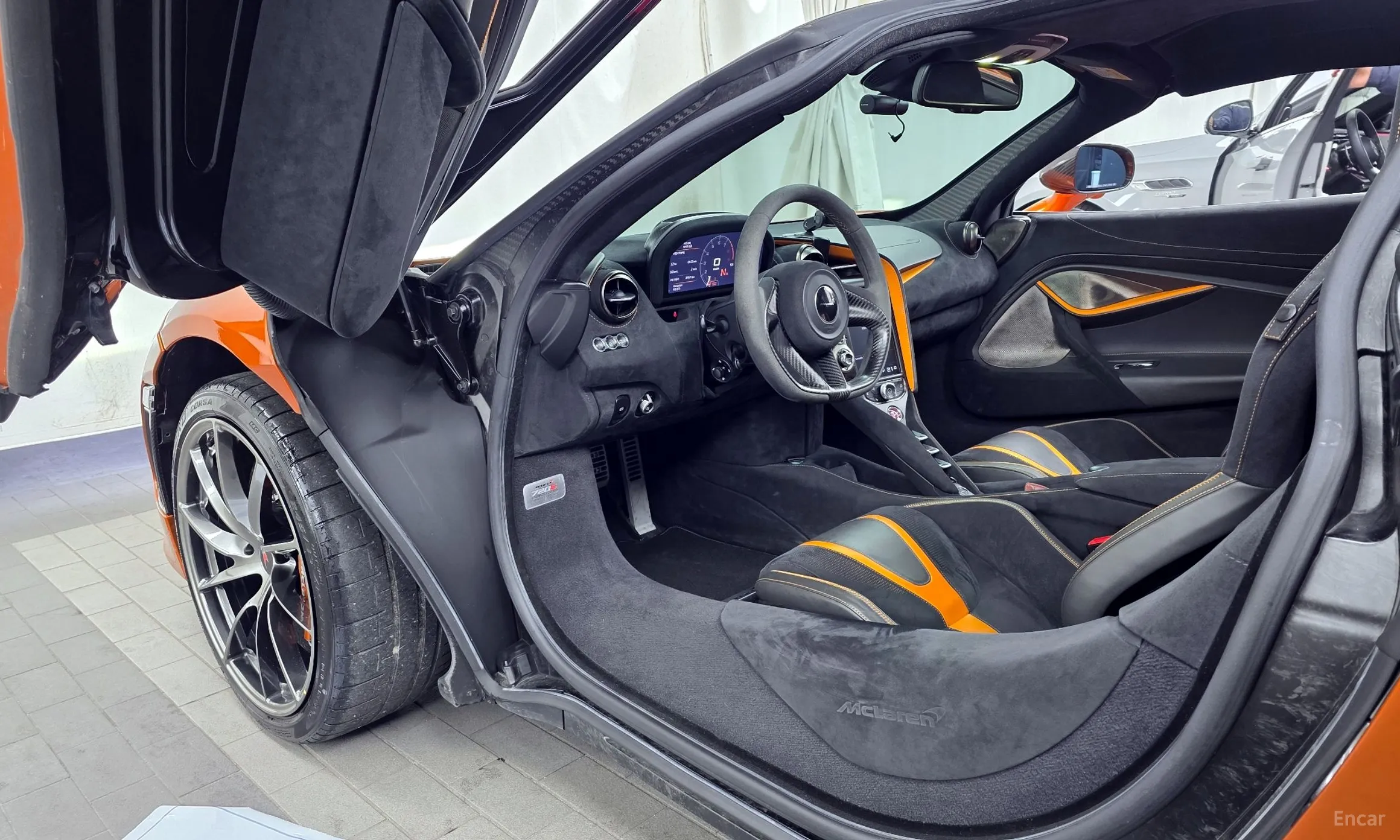 McLaren 720S превью 10