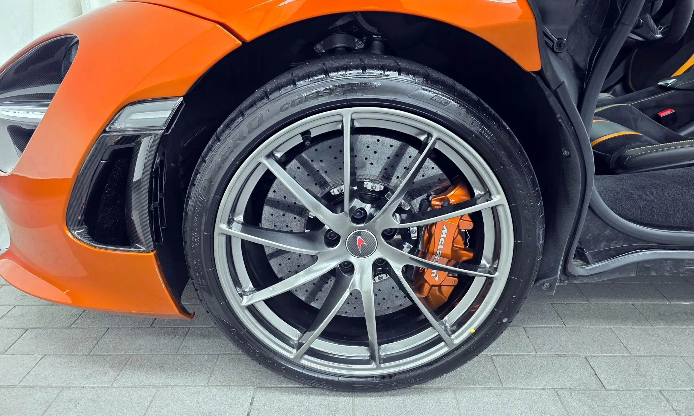 McLaren 720S превью 5