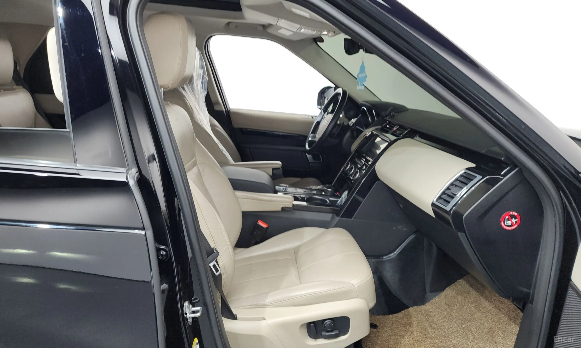 Land Rover Discovery 5 превью 11
