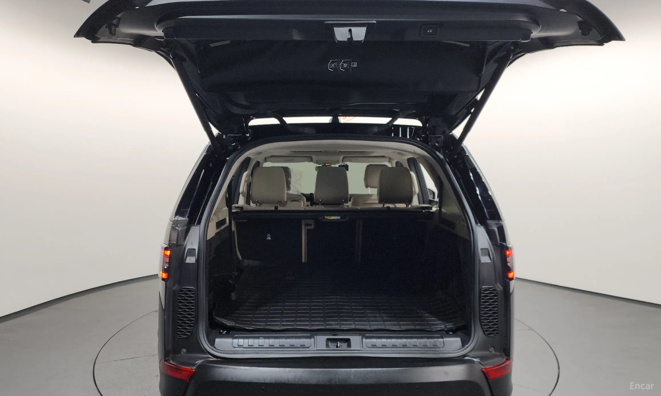 Land Rover Discovery 5 превью 20