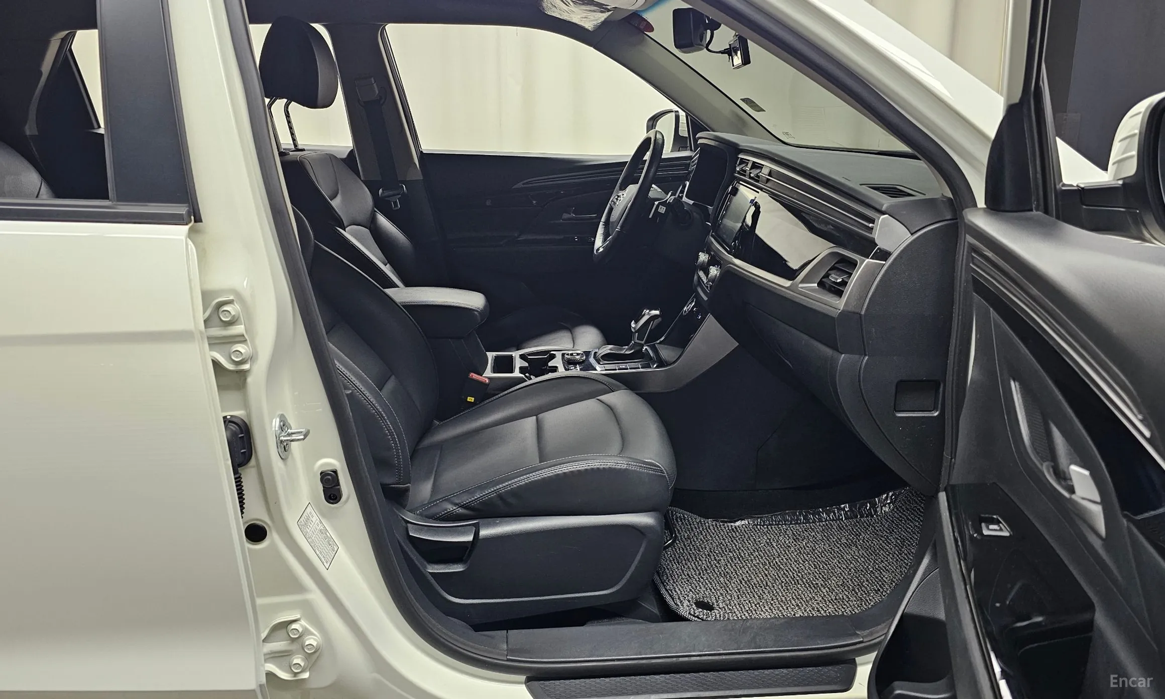KG Mobility (SsangYong) Beautiful Korando превью 11