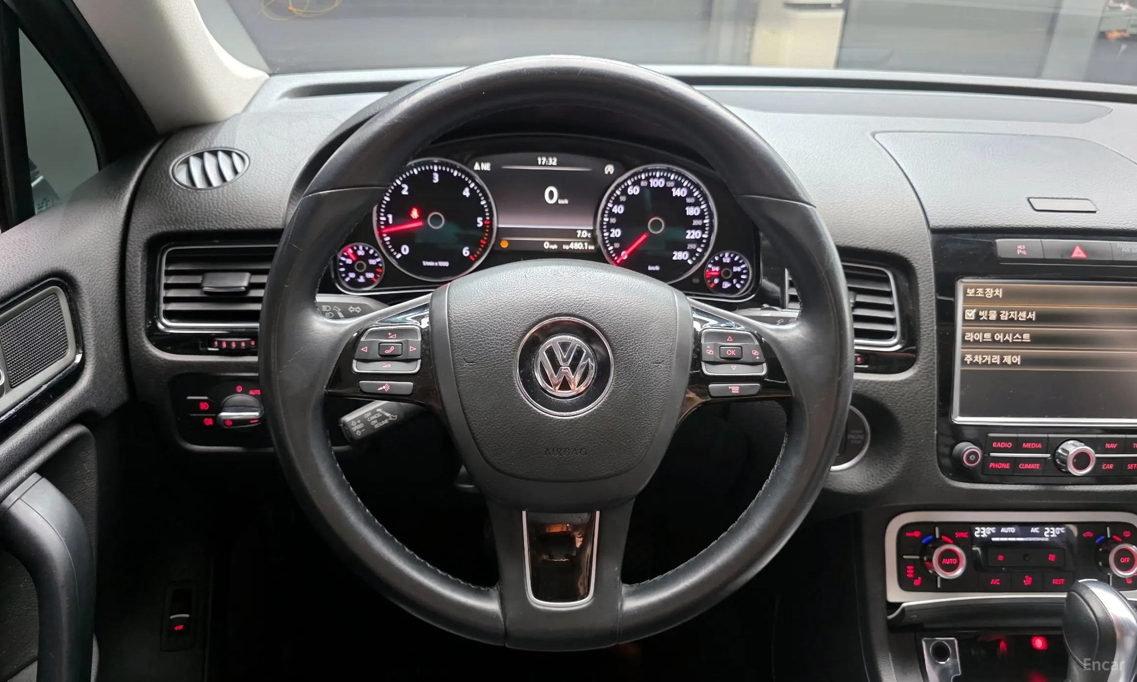 Volkswagen New Touareg превью 13