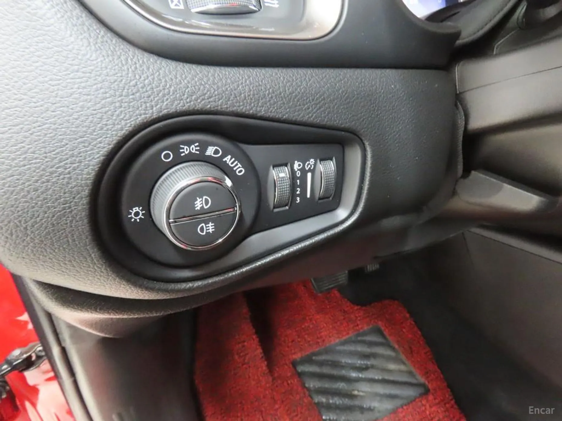 Jeep Renegade превью 10