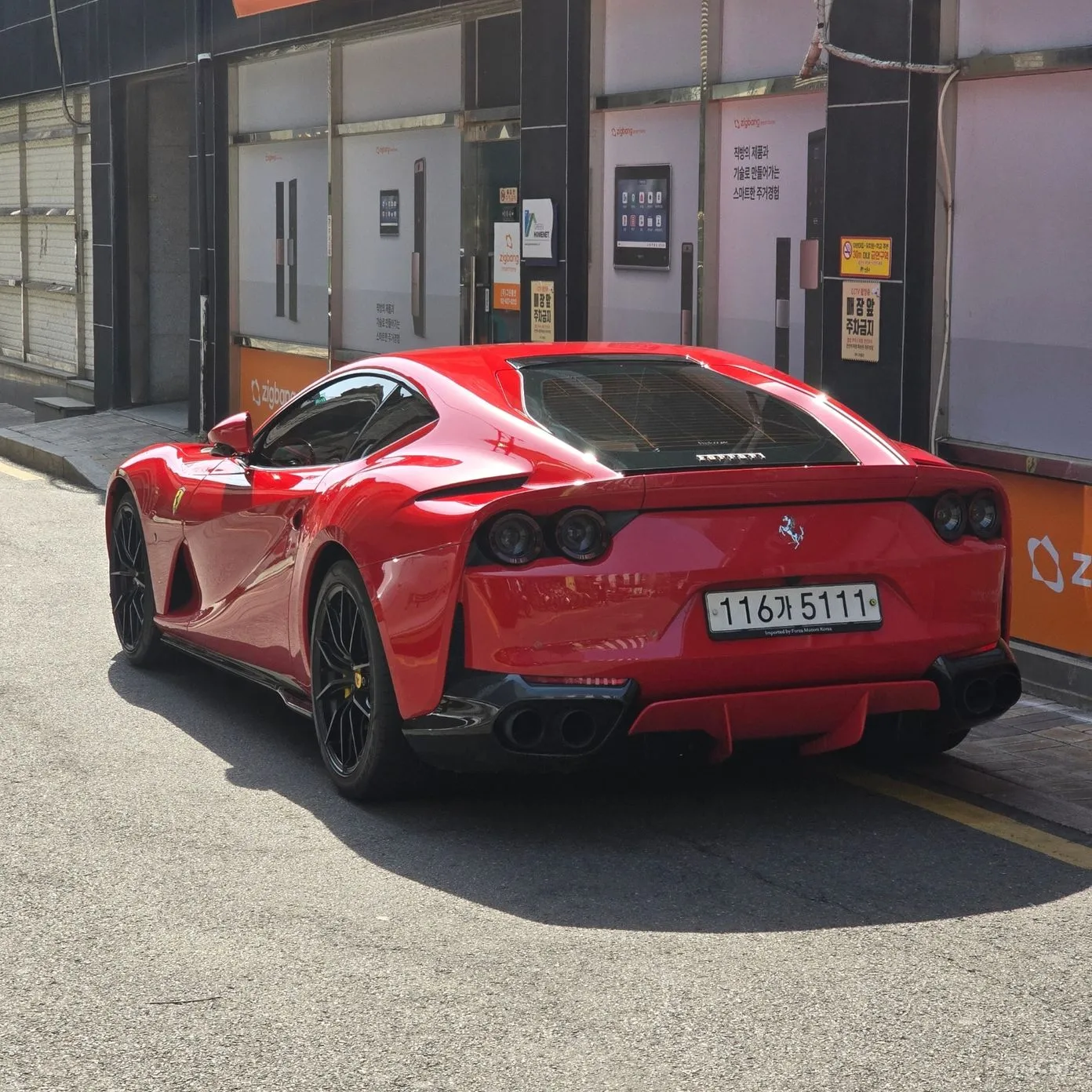 Ferrari 812 Superfast превью 5