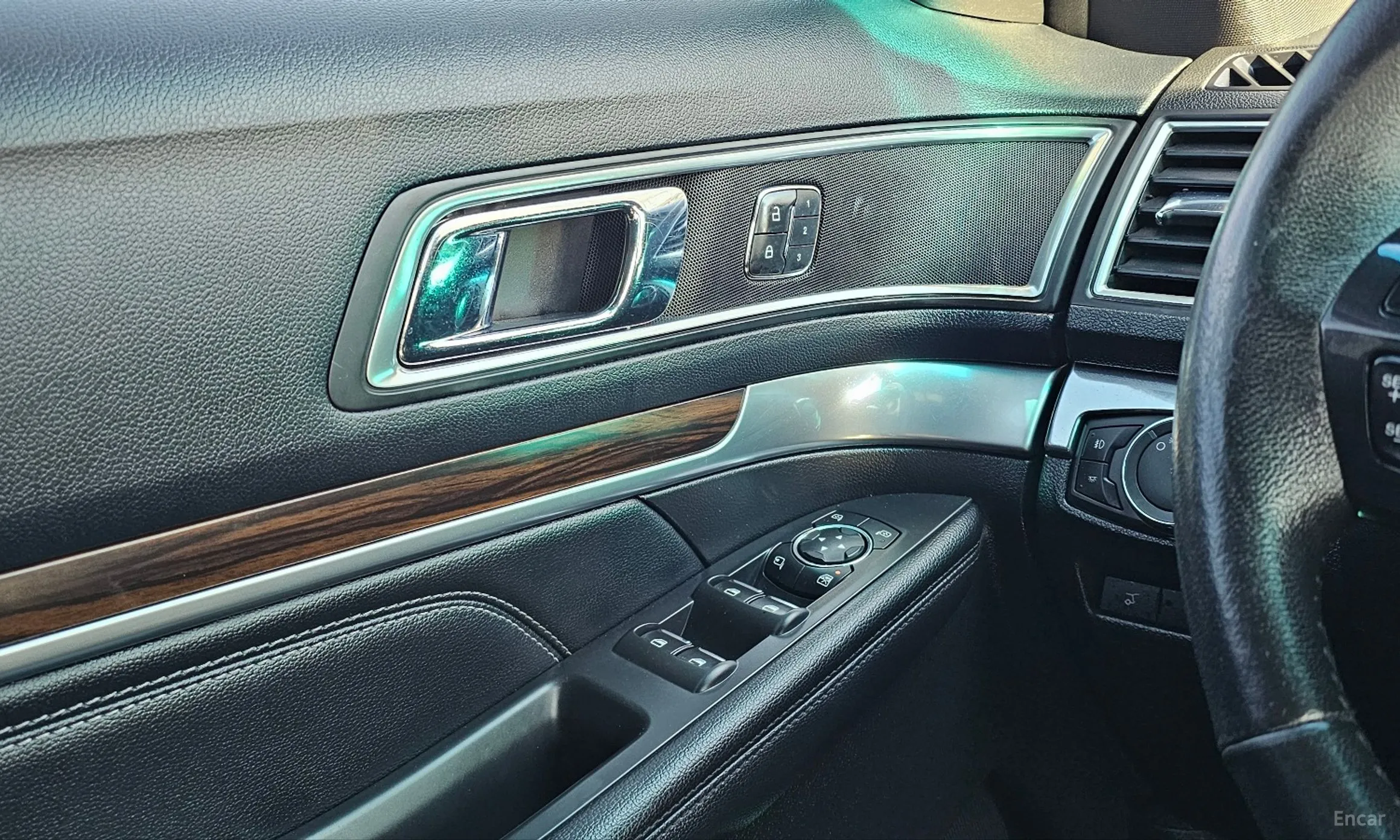 Ford Explorer превью 13