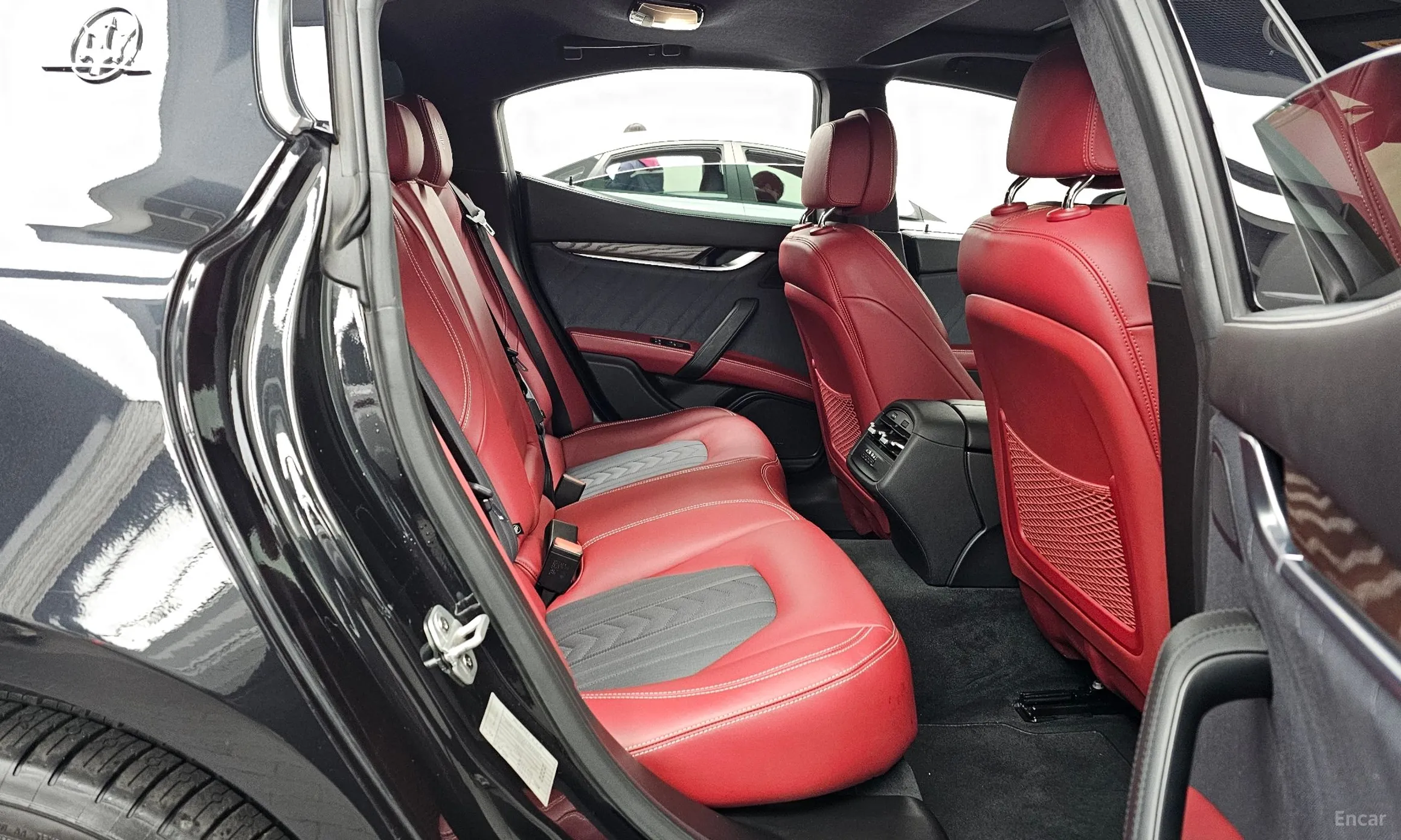 Maserati Ghibli превью 12