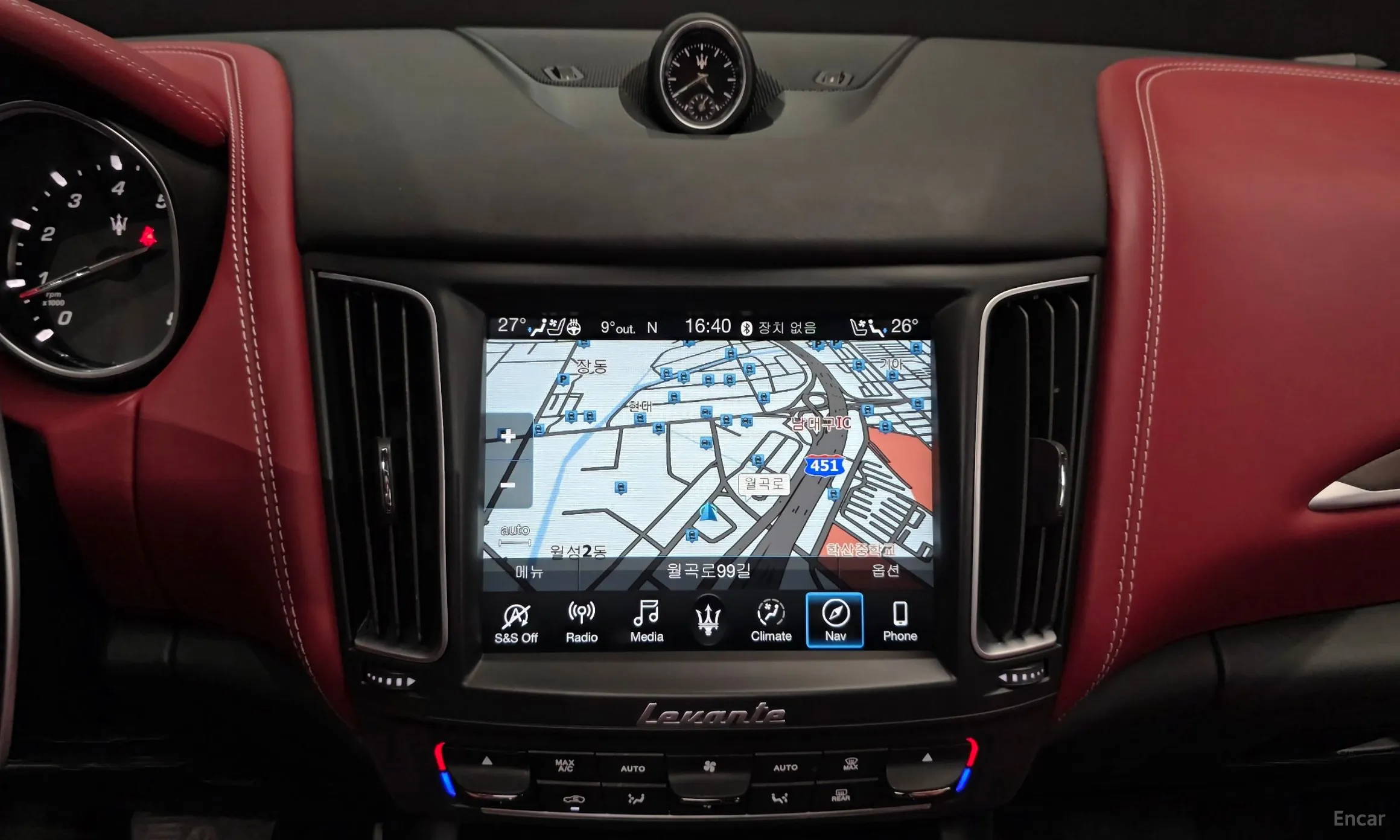 Maserati Levante превью 14