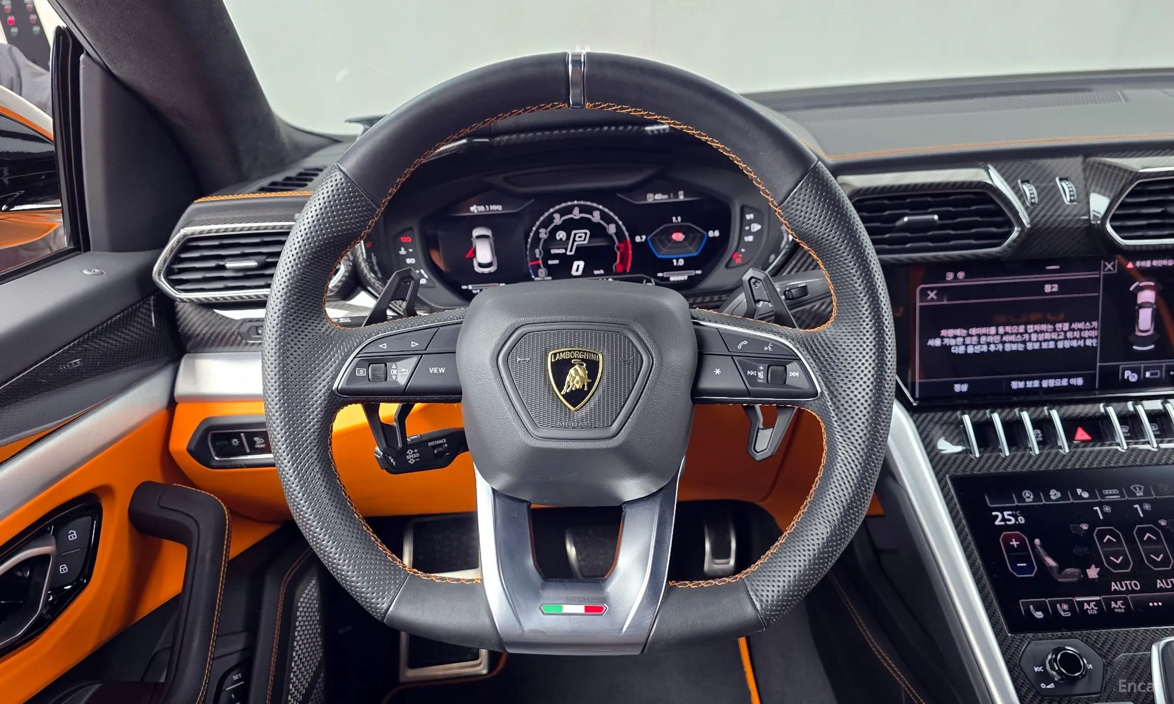 Lamborghini Urus превью 13
