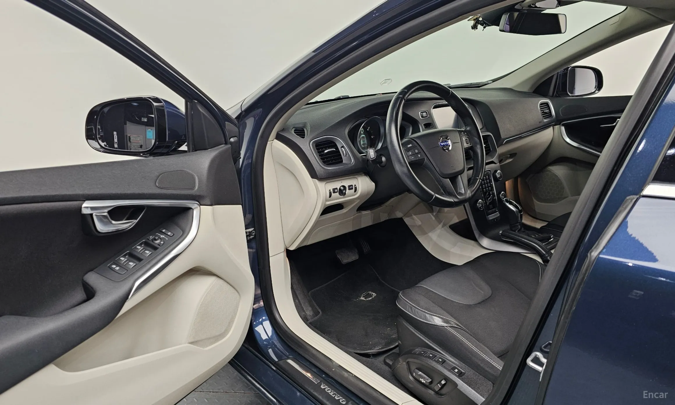 Volvo V40 превью 10