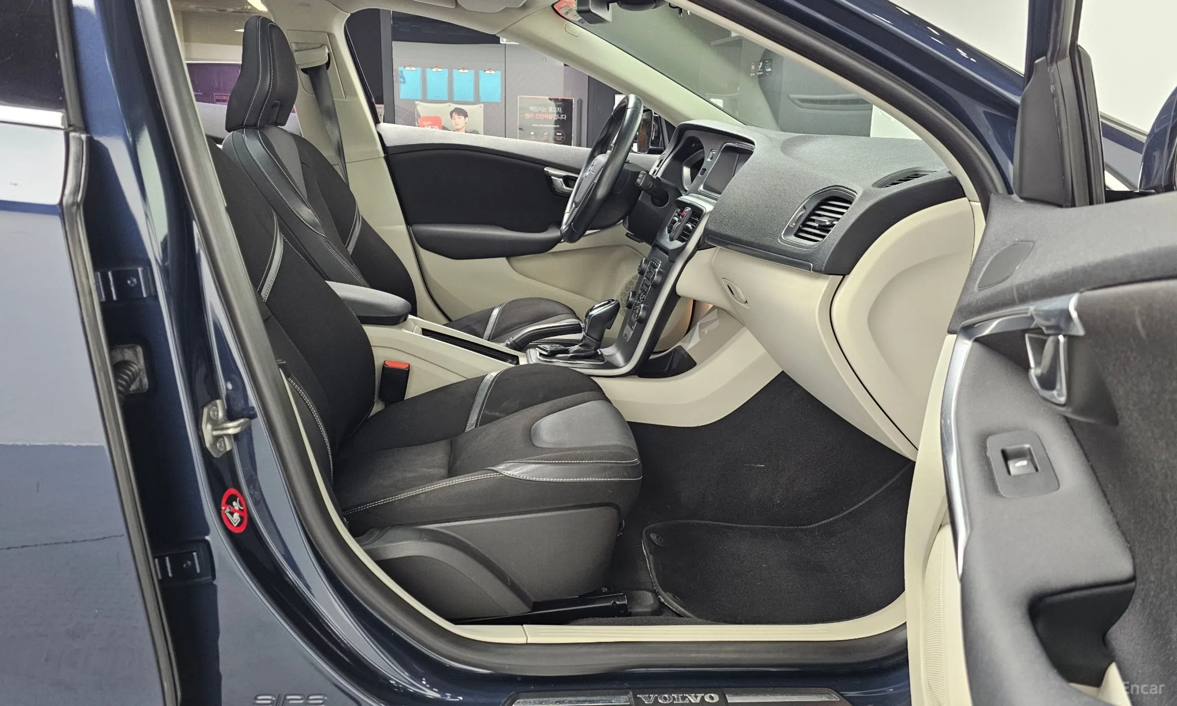 Volvo V40 превью 11