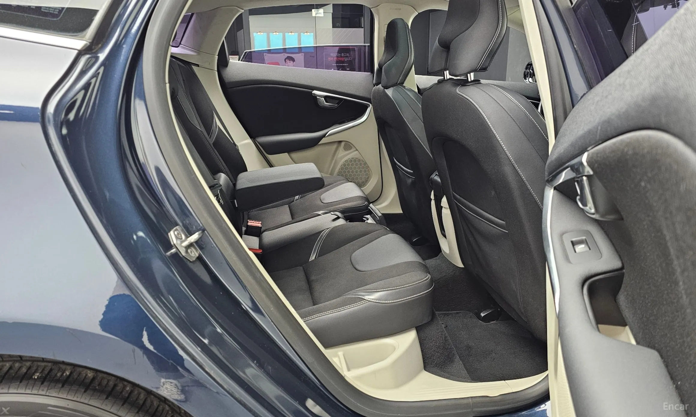 Volvo V40 превью 12