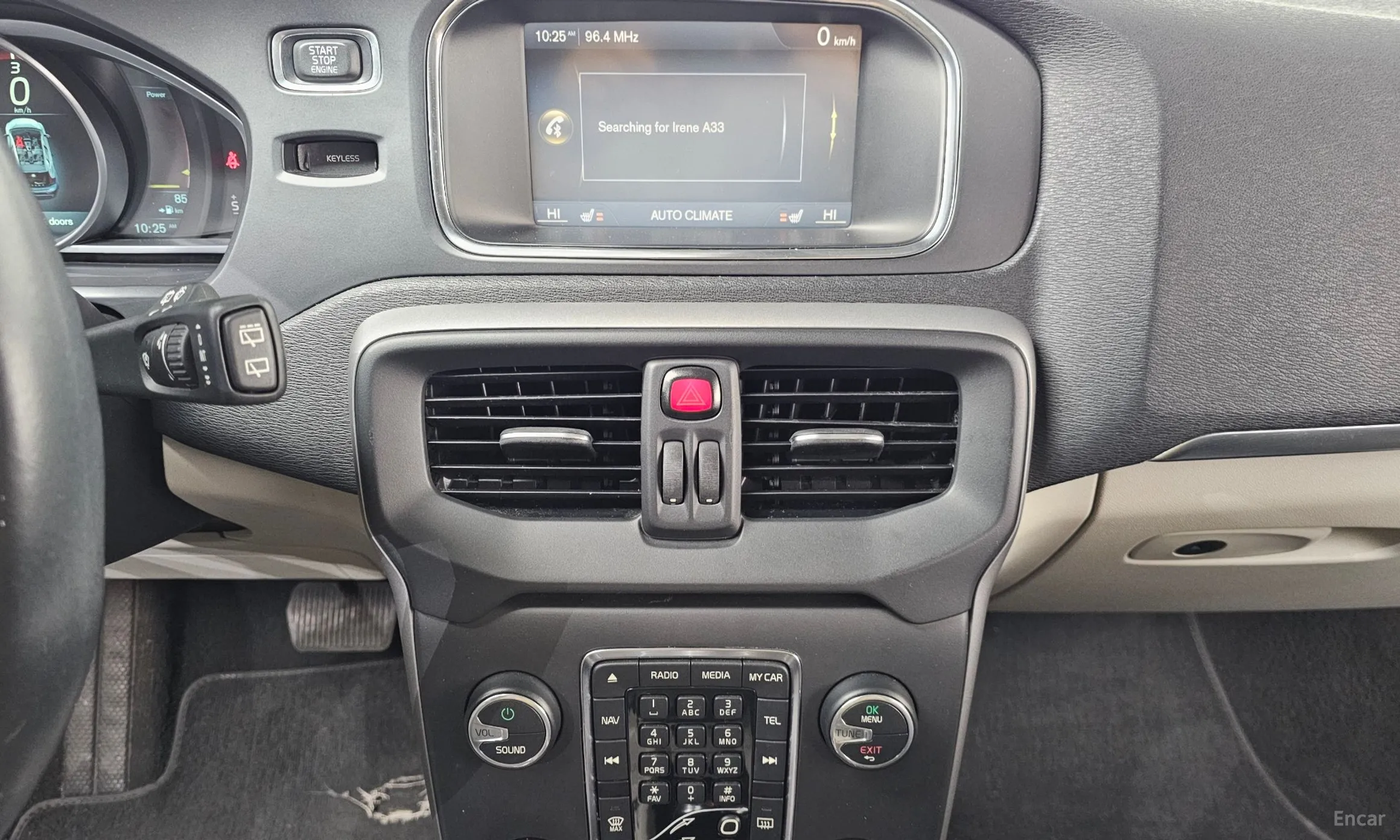 Volvo V40 превью 14