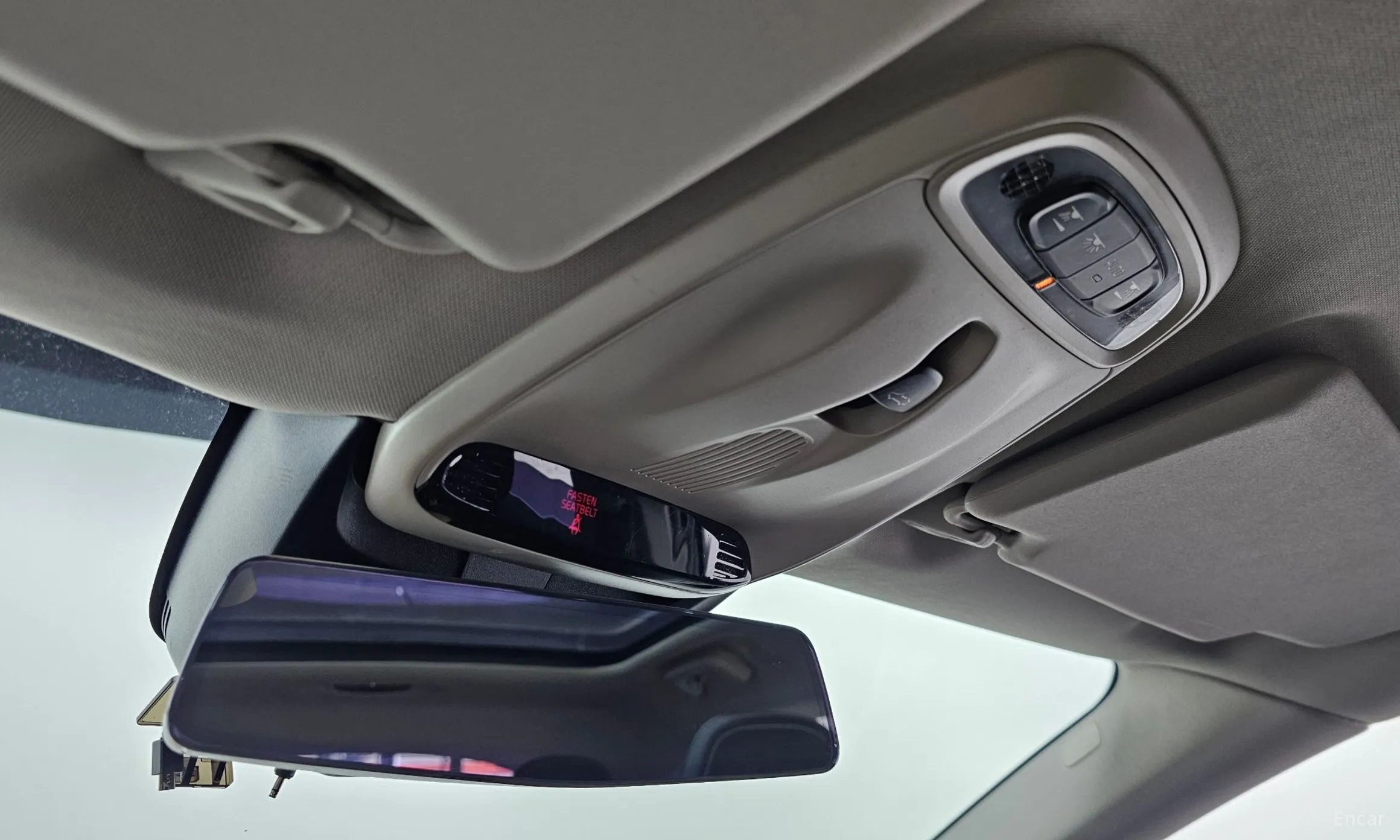 Volvo V40 превью 16
