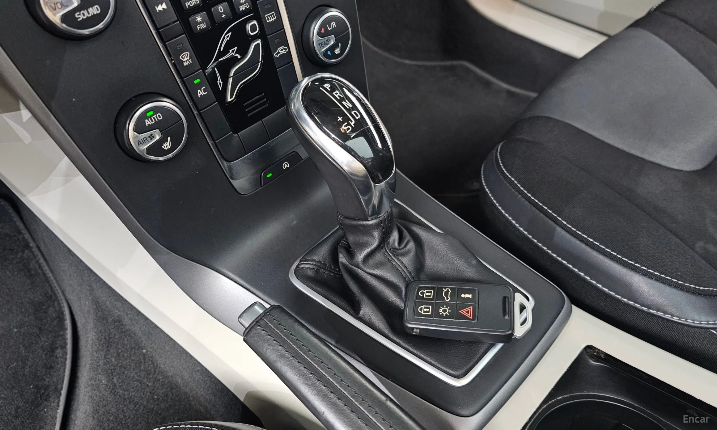 Volvo V40 превью 9