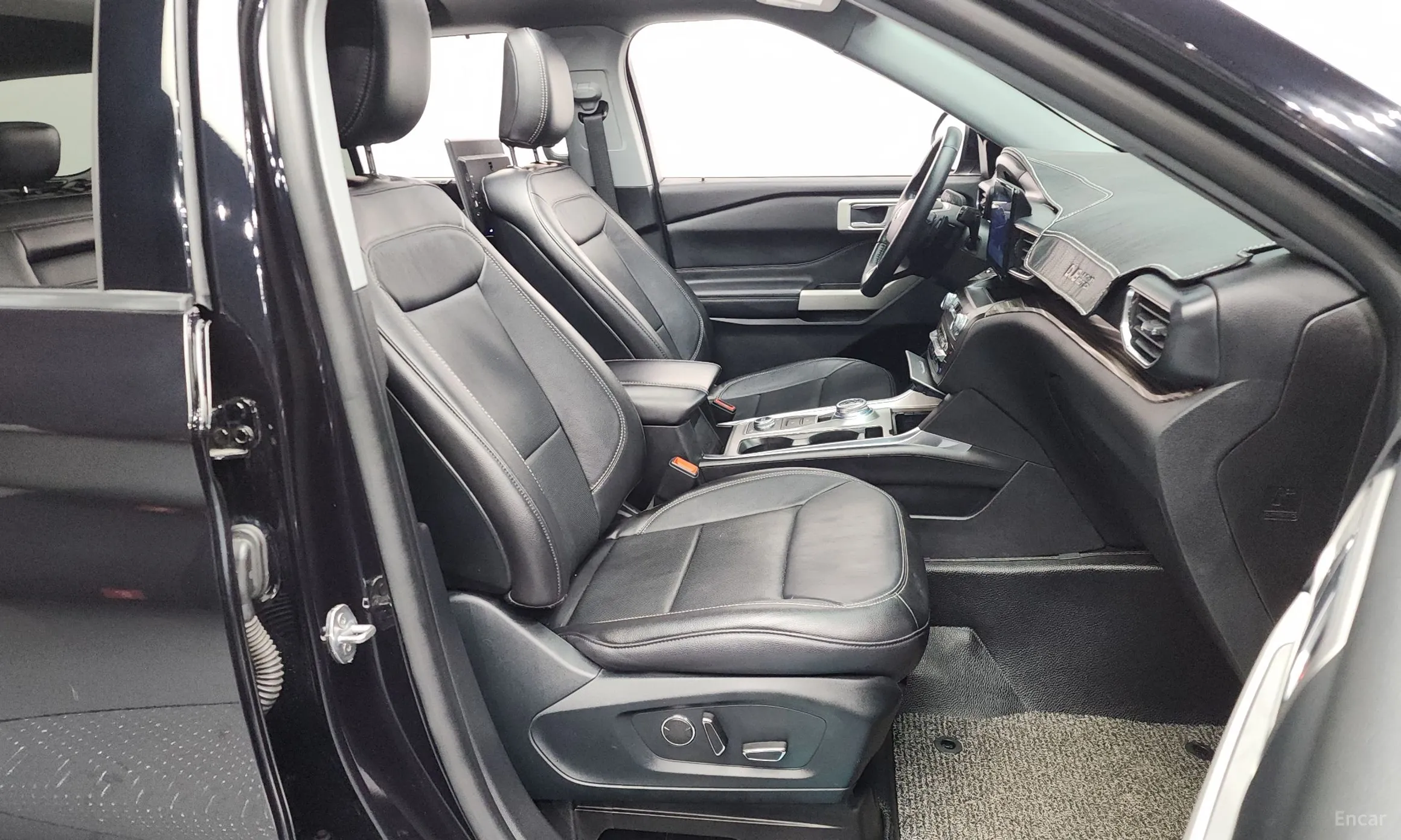 Ford Explorer 6th Generation превью 11