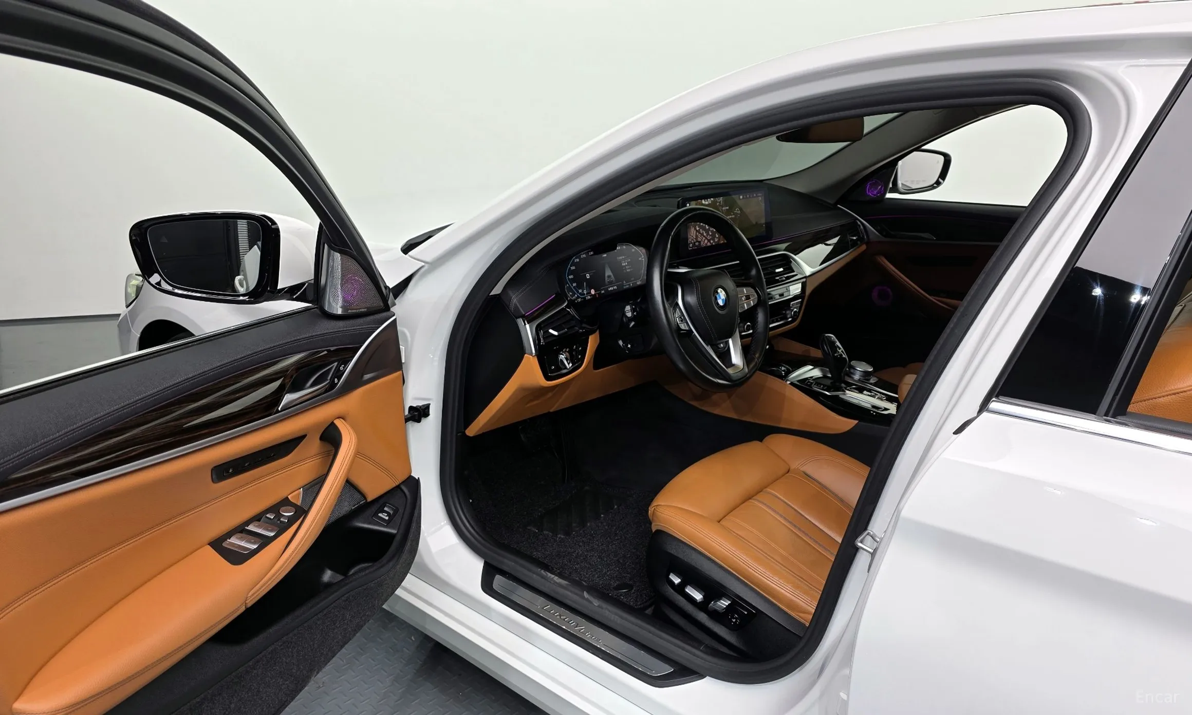 BMW 5 Series (G30) превью 10