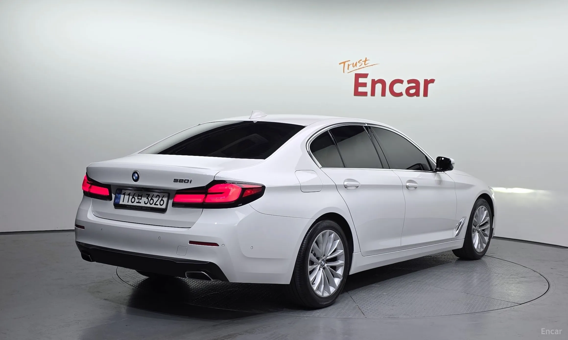 BMW 5 Series (G30) превью 2