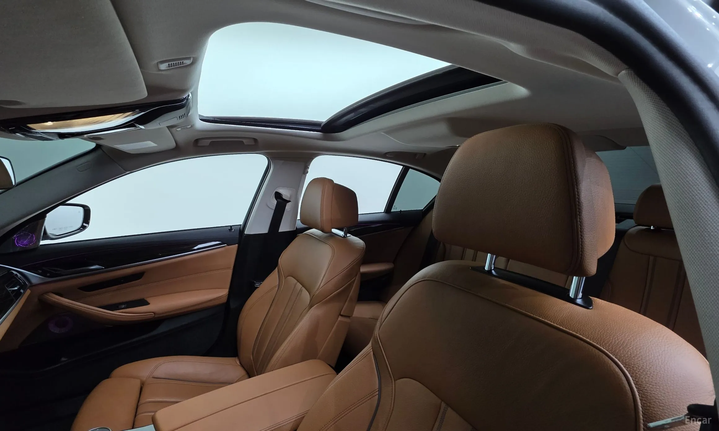 BMW 5 Series (G30) превью 19