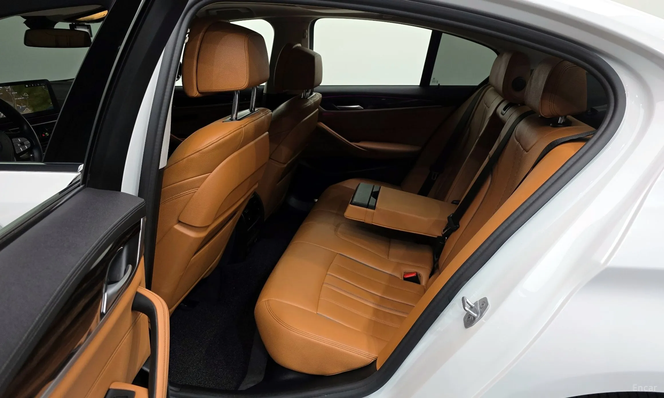 BMW 5 Series (G30) превью 20