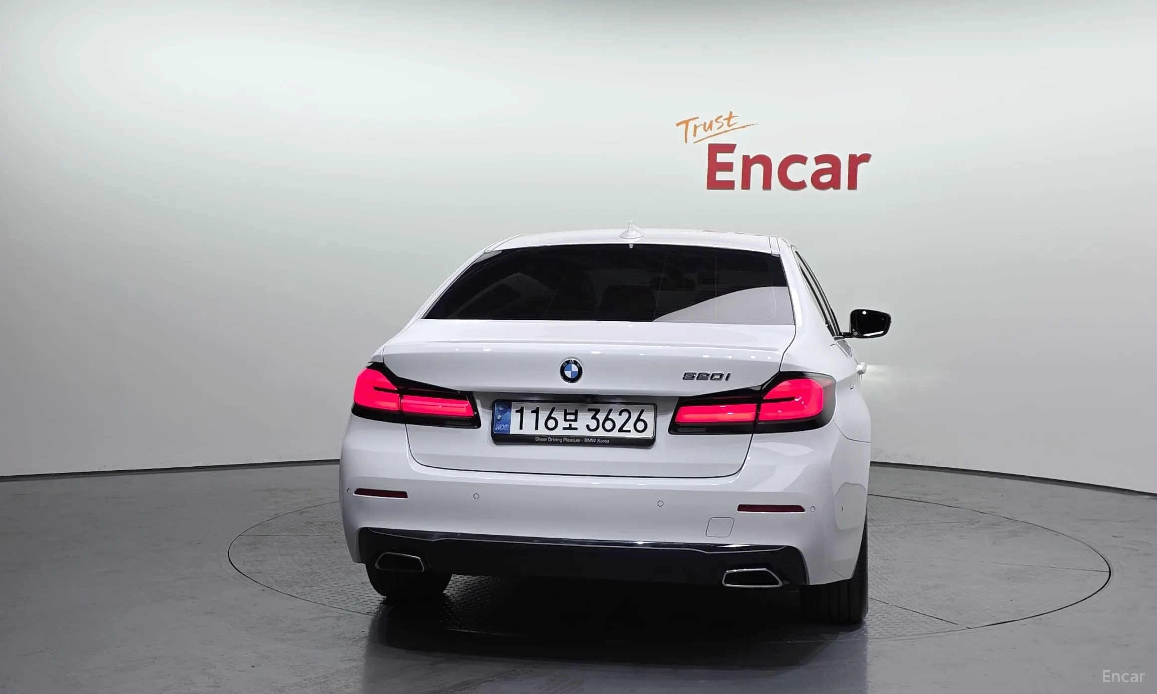 BMW 5 Series (G30) превью 4