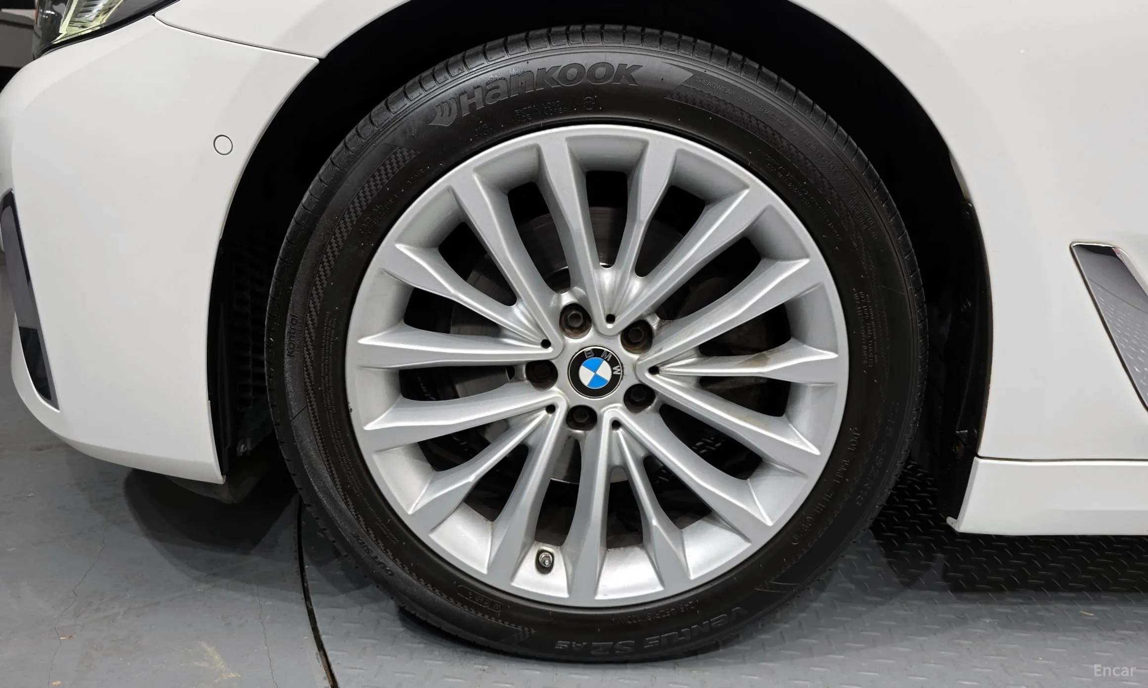 BMW 5 Series (G30) превью 5