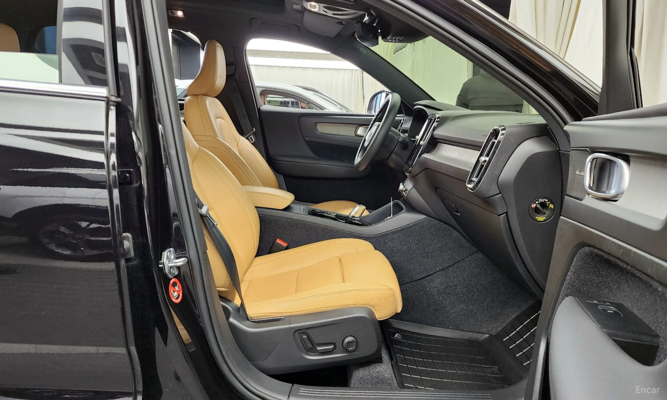 Volvo XC40 превью 11